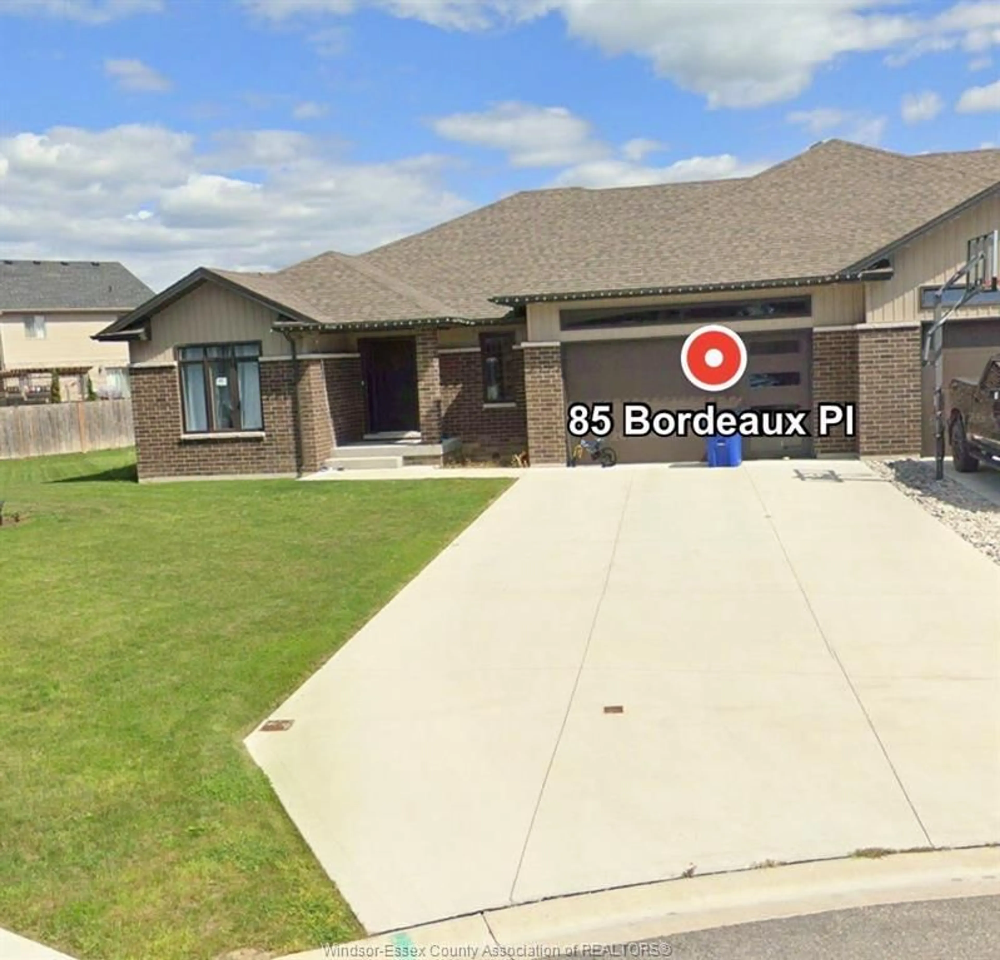 A pic from outside/outdoor area/front of a property/back of a property/a pic from drone, street for 85 BORDEAUX Pl, Chatham Ontario N7M 0S4