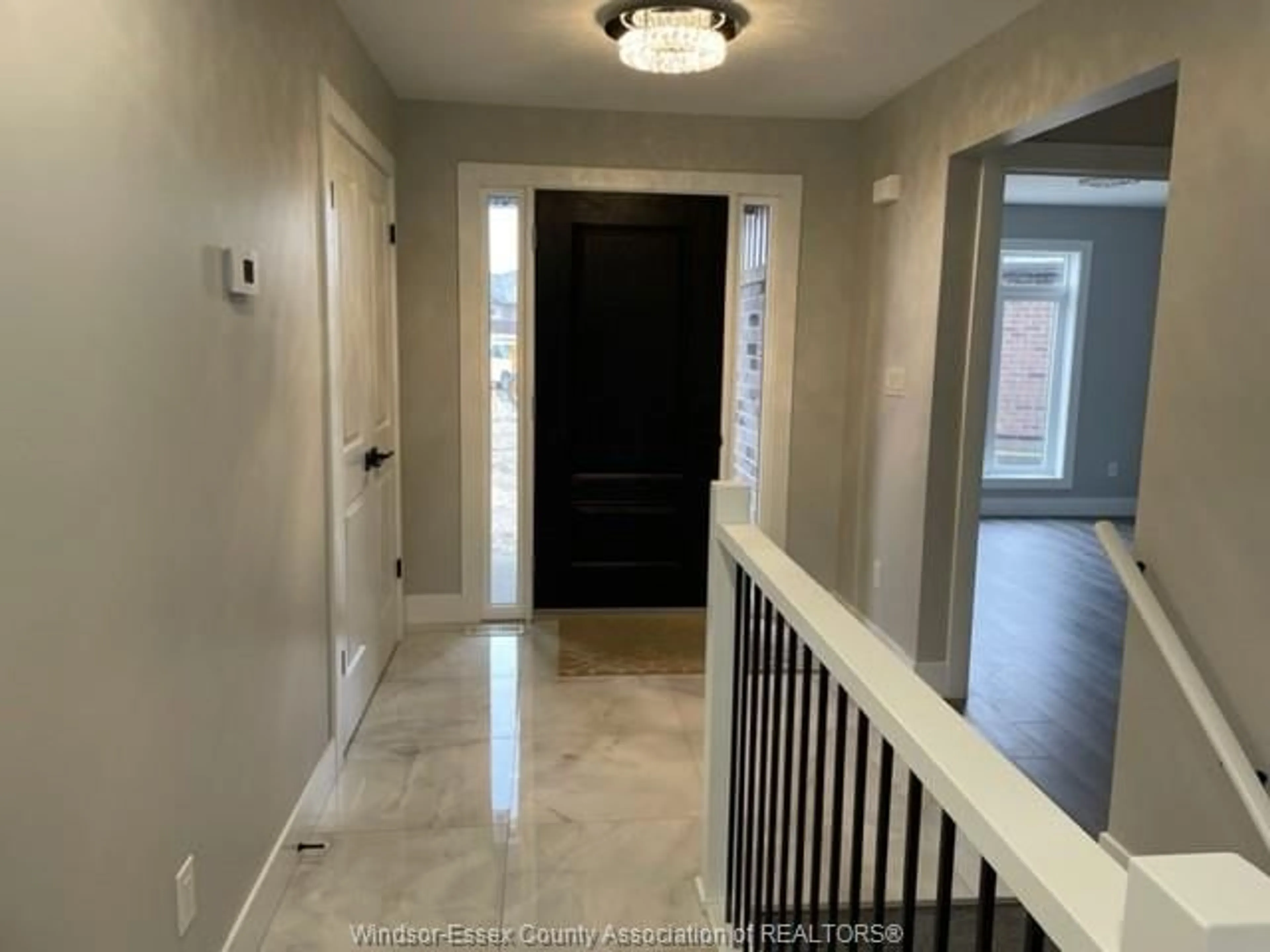 Indoor entryway for 85 BORDEAUX Pl, Chatham Ontario N7M 0S4