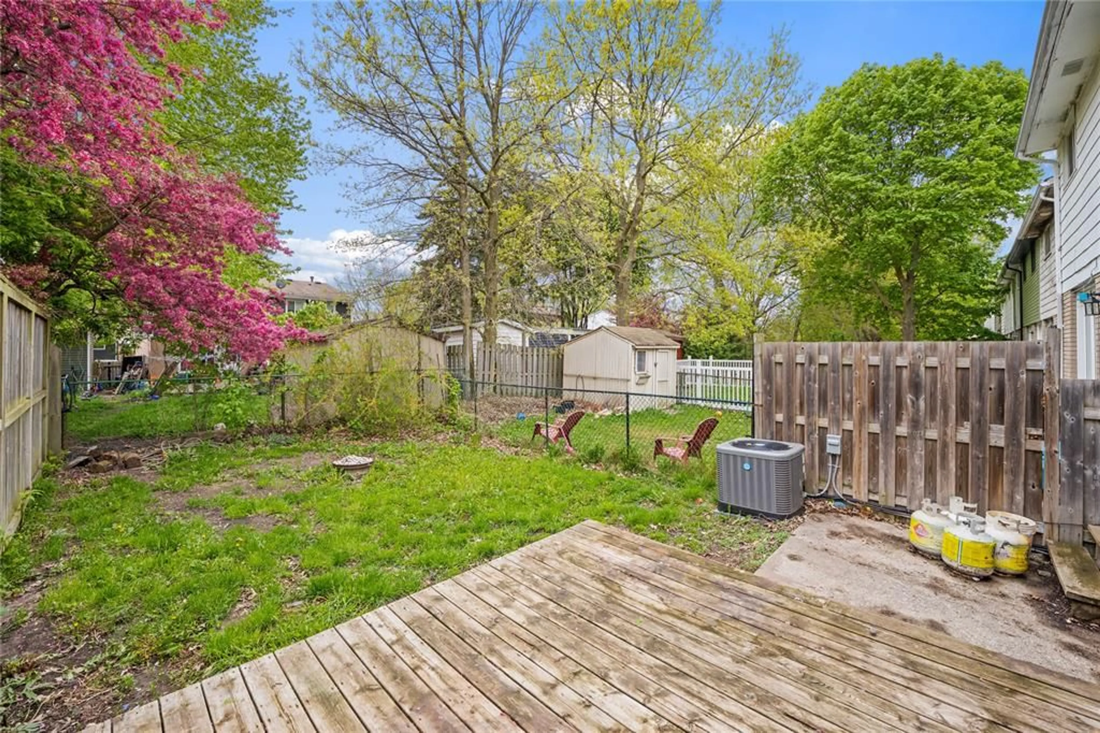 Patio, unknown for 183 BEDFORD Cres, Sarnia Ontario N7S 4B4