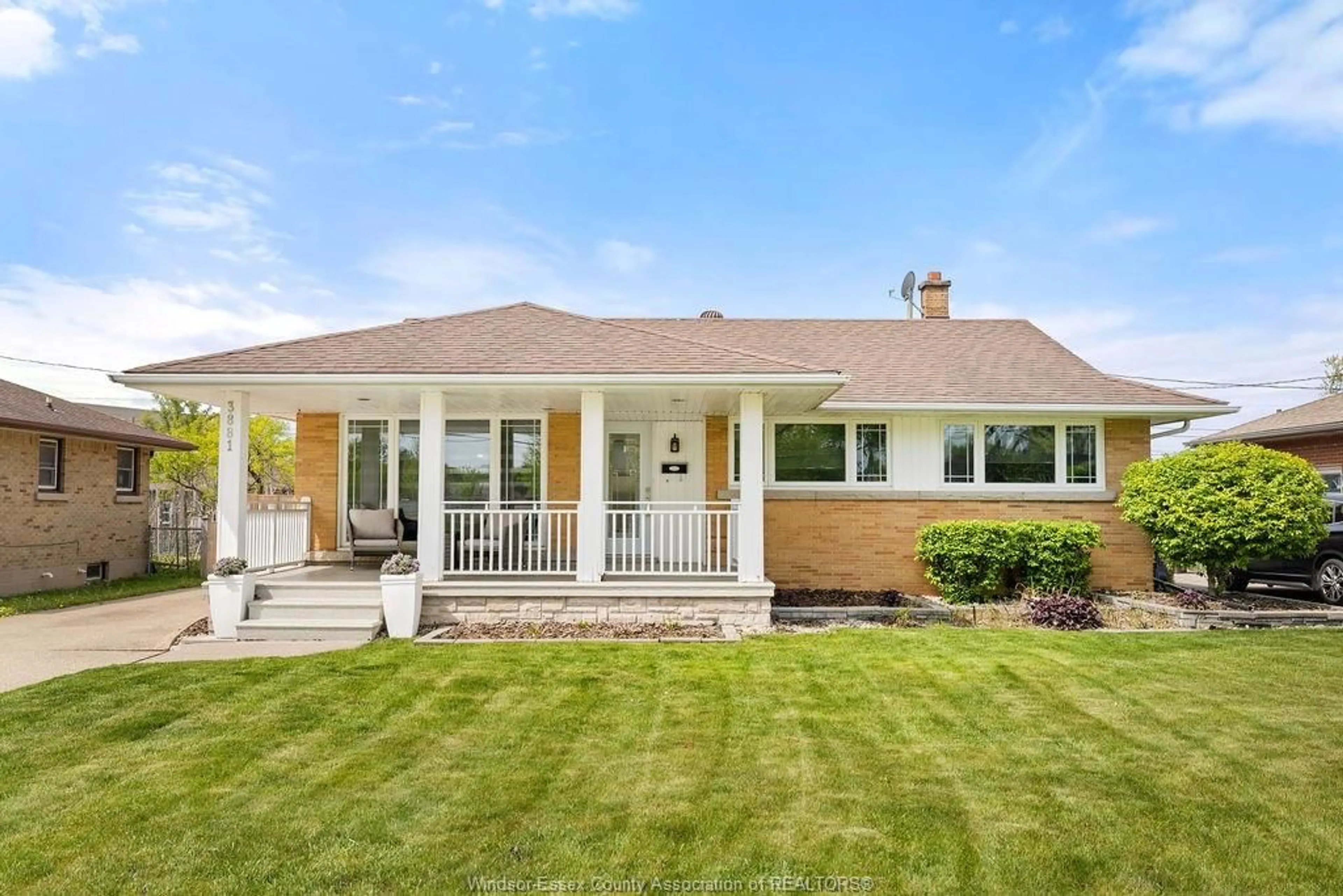Home with vinyl exterior material, street for 3881 MOUNT CARMEL Dr, Windsor Ontario N9G 2C6