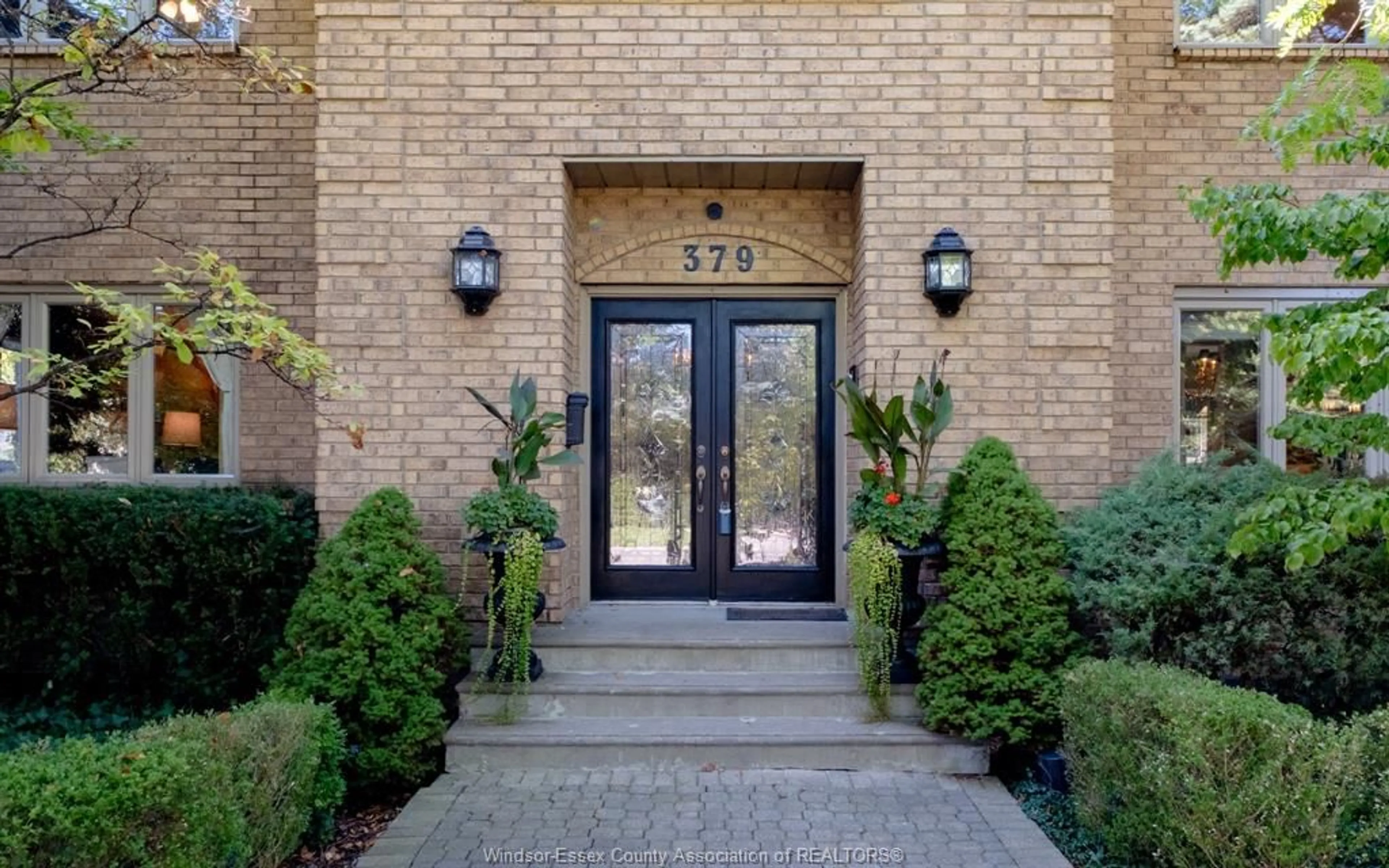 Indoor entryway for 379 ELMGROVE Dr, Lakeshore Ontario N8N 4H2
