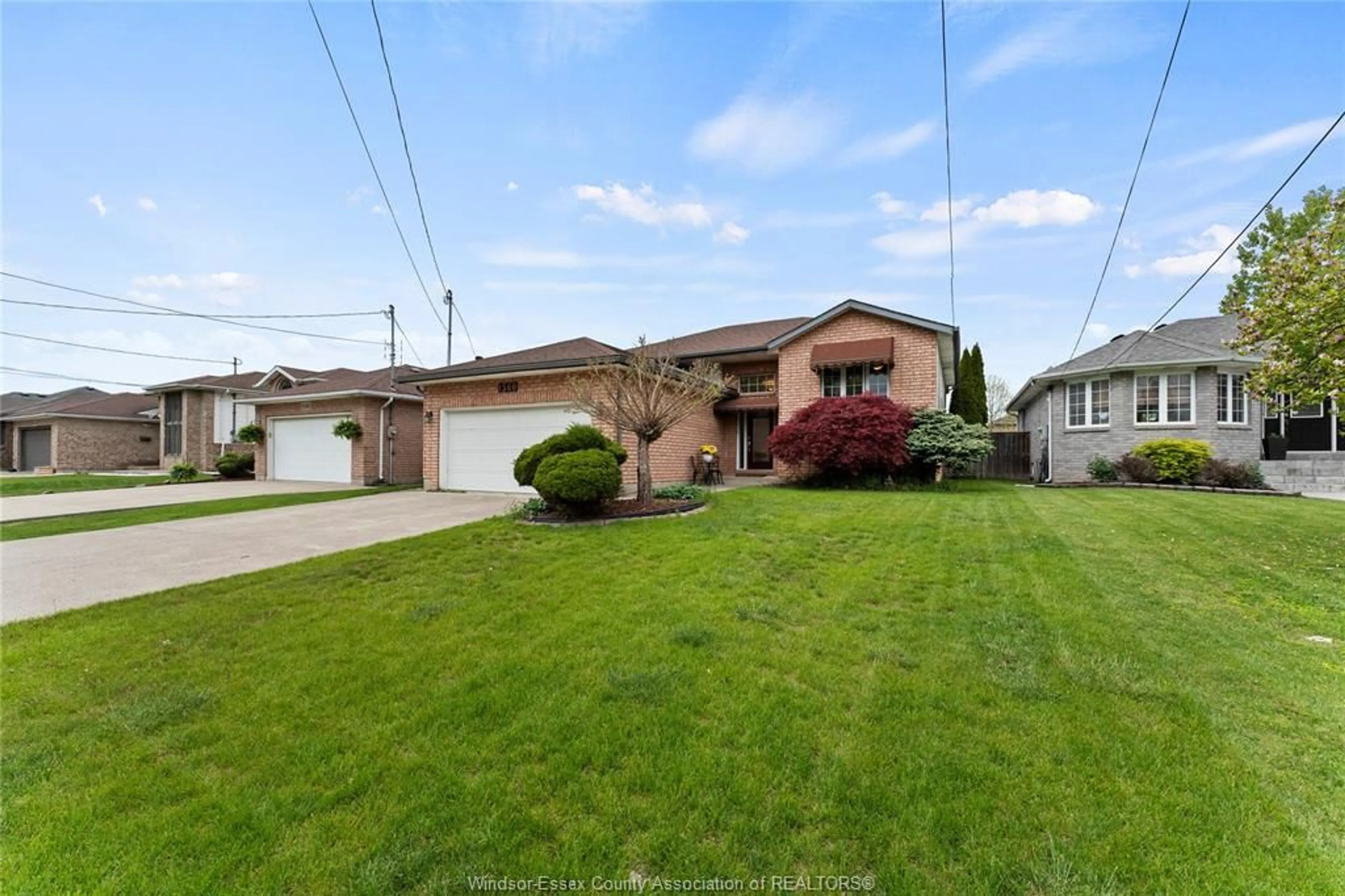 A pic from outside/outdoor area/front of a property/back of a property/a pic from drone, street for 1560 GRAND MARAIS Rd, Windsor Ontario N8W 1W2