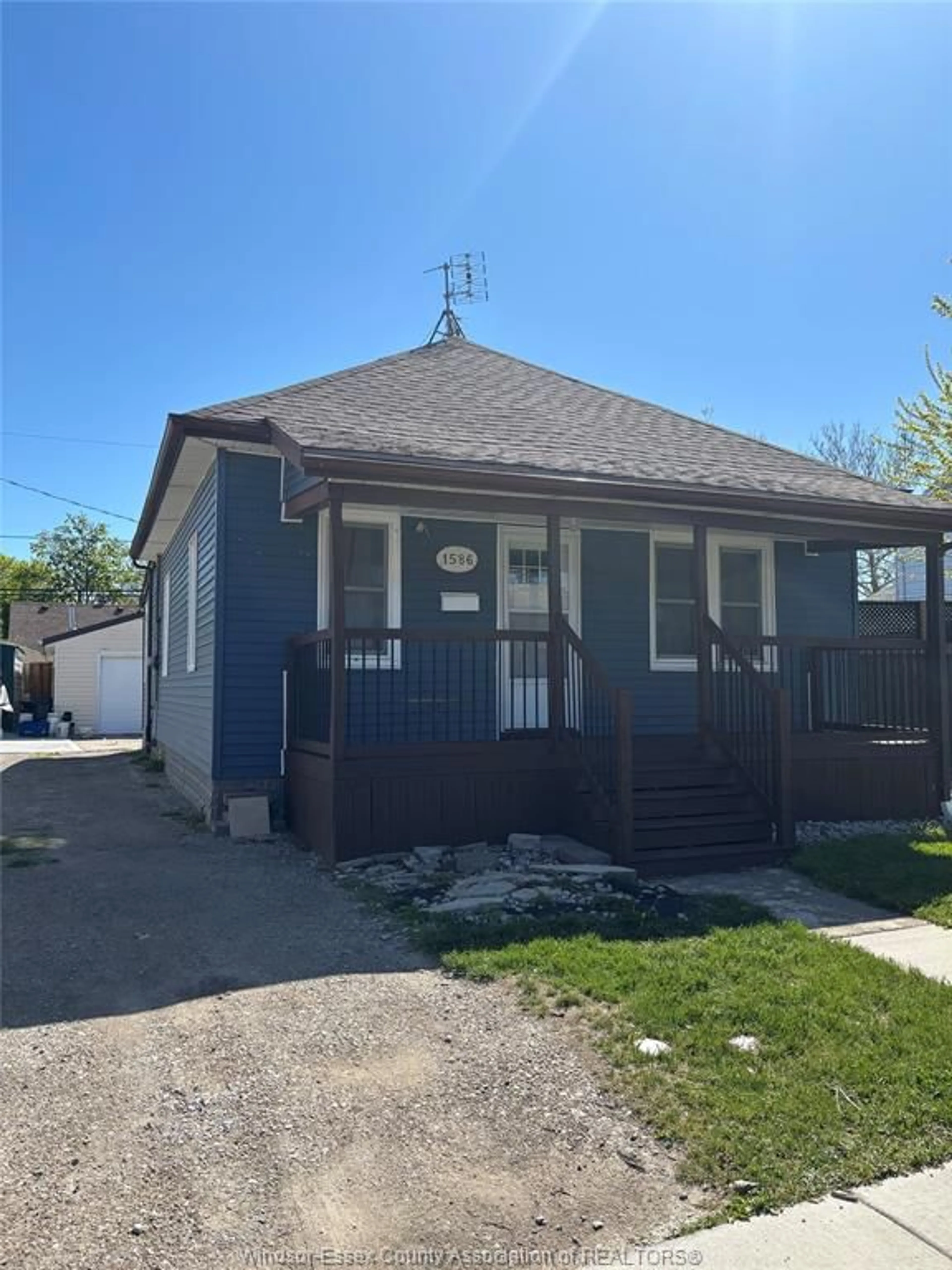 Unknown for 1586 ST.LUKE, Windsor Ontario N8Y 3N3