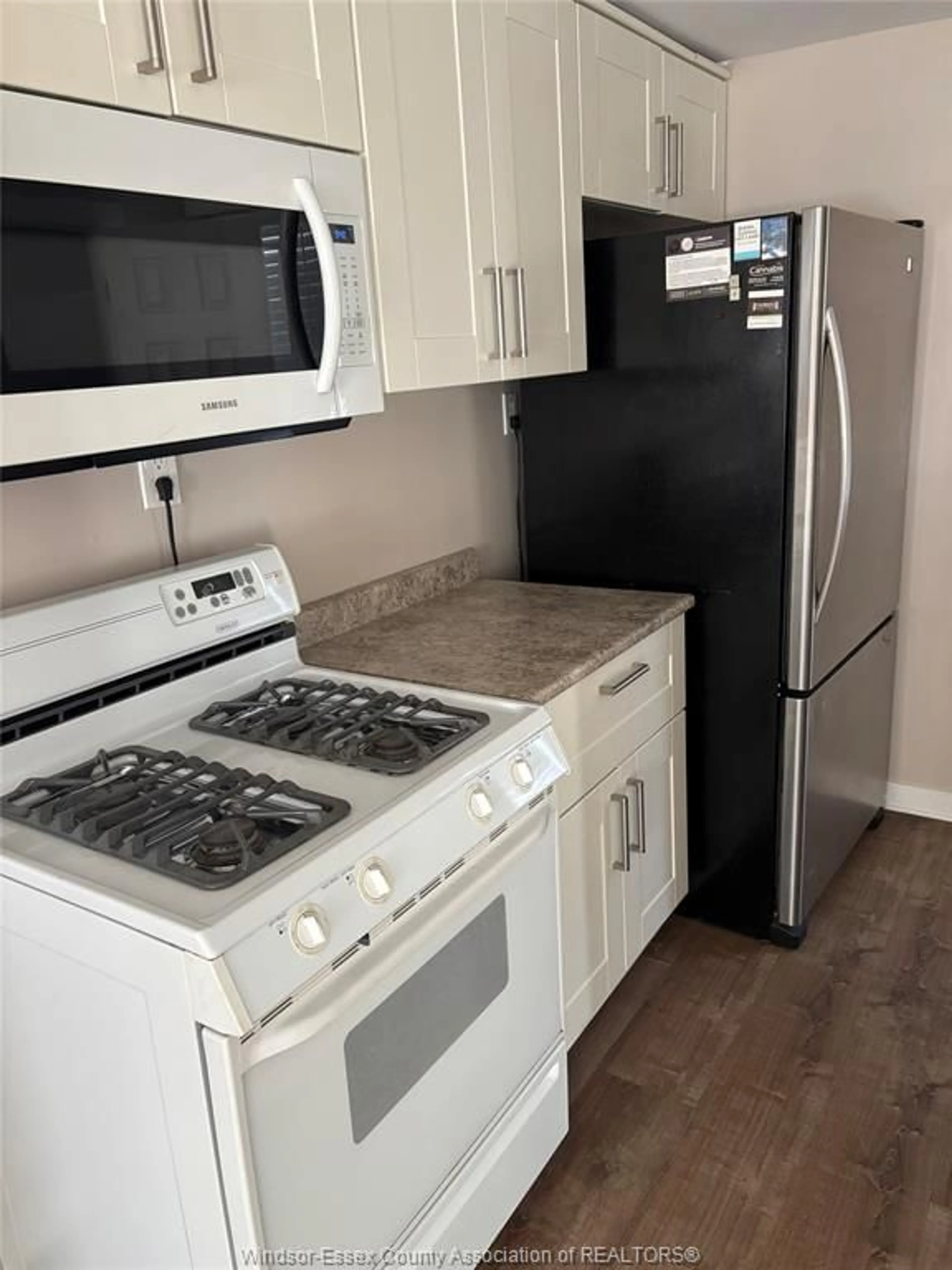 Standard kitchen, unknown for 1586 ST.LUKE, Windsor Ontario N8Y 3N3