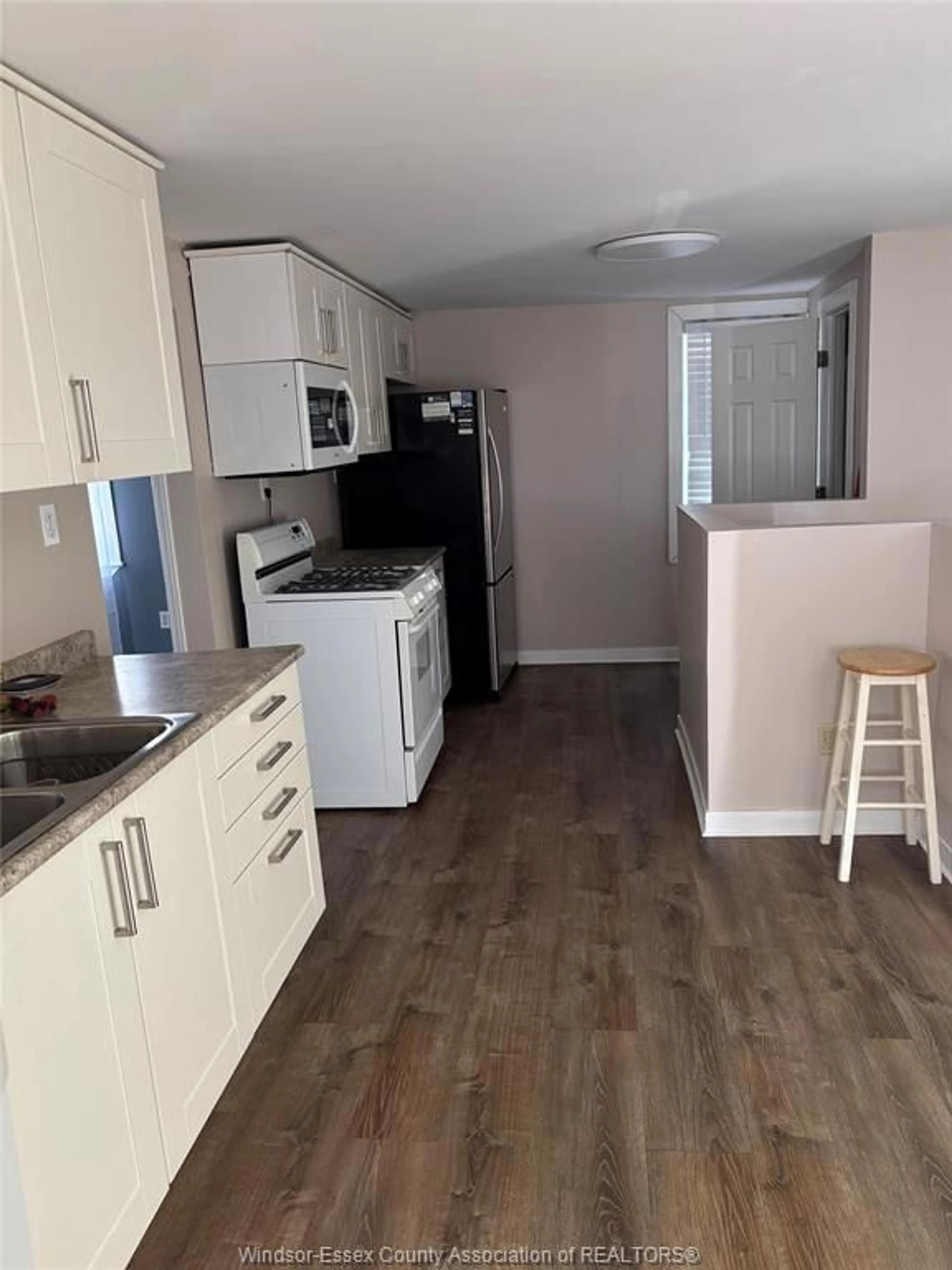 Standard kitchen, wood/laminate floor for 1586 ST.LUKE, Windsor Ontario N8Y 3N3