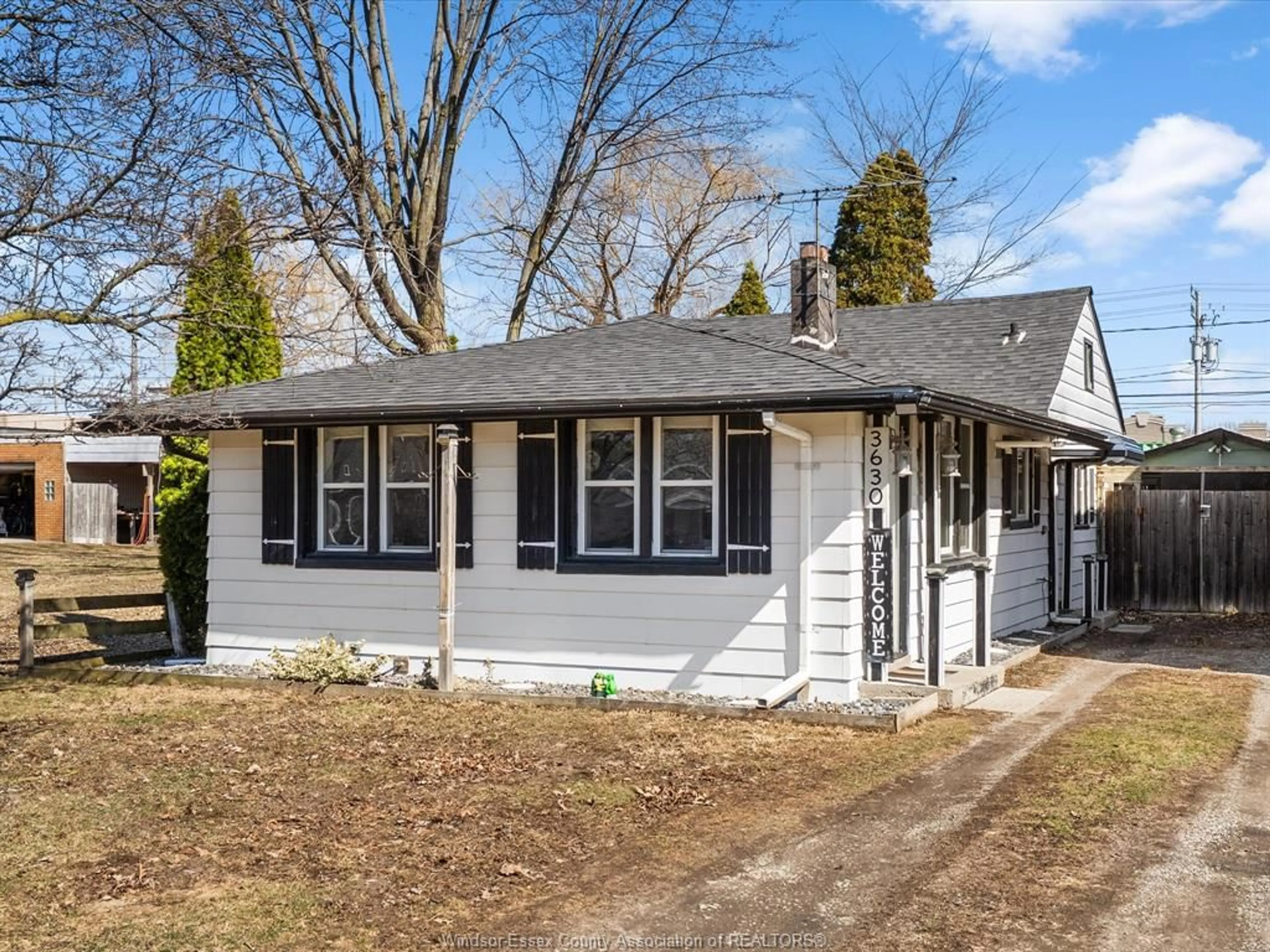 Home with vinyl exterior material, street for 3630 TURNER Rd, Windsor Ontario N8W 3N1