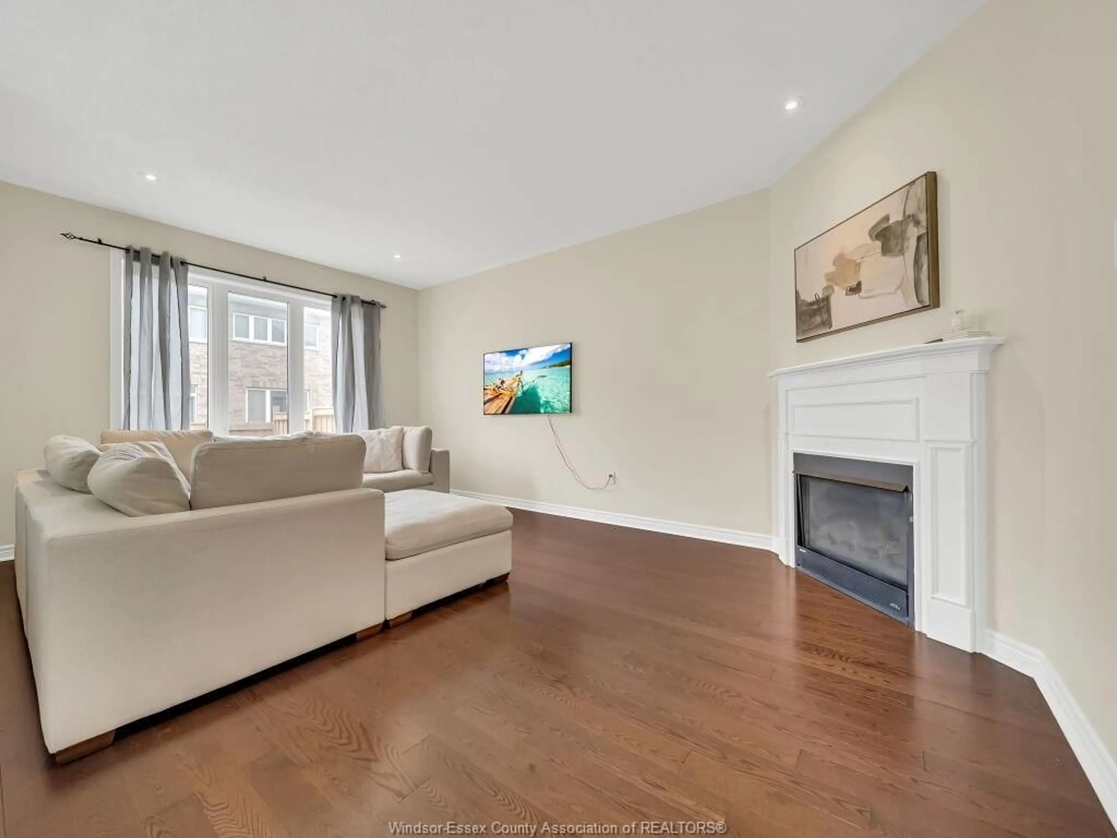 Living room with furniture, wood/laminate floor for 51 MERRYBROOK Trail, Brampton Ontario L7A 4V8