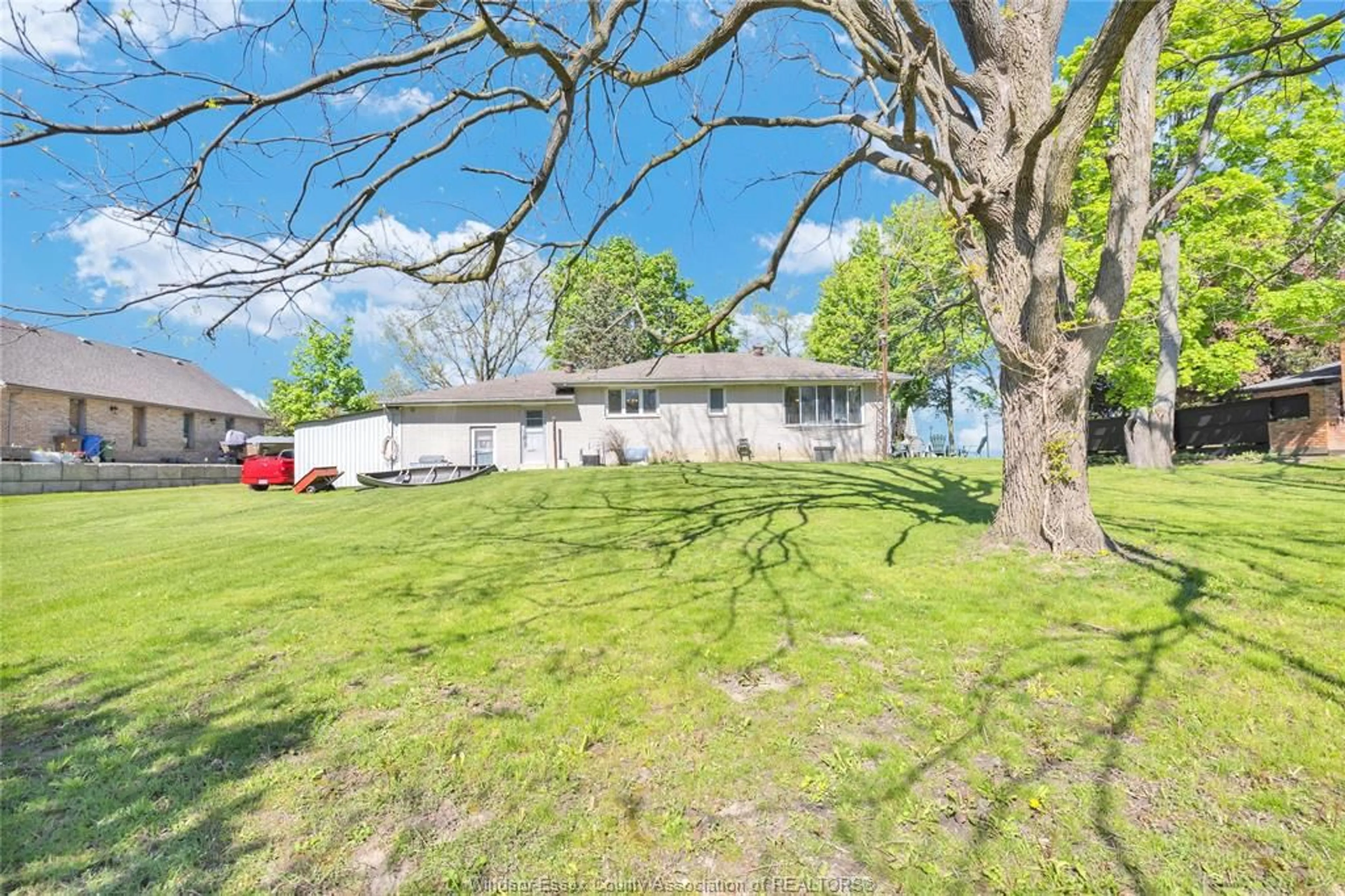 A pic from outside/outdoor area/front of a property/back of a property/a pic from drone, street for 302 WEST PIKE CREEK Rd, Lakeshore Ontario N8N 2L9