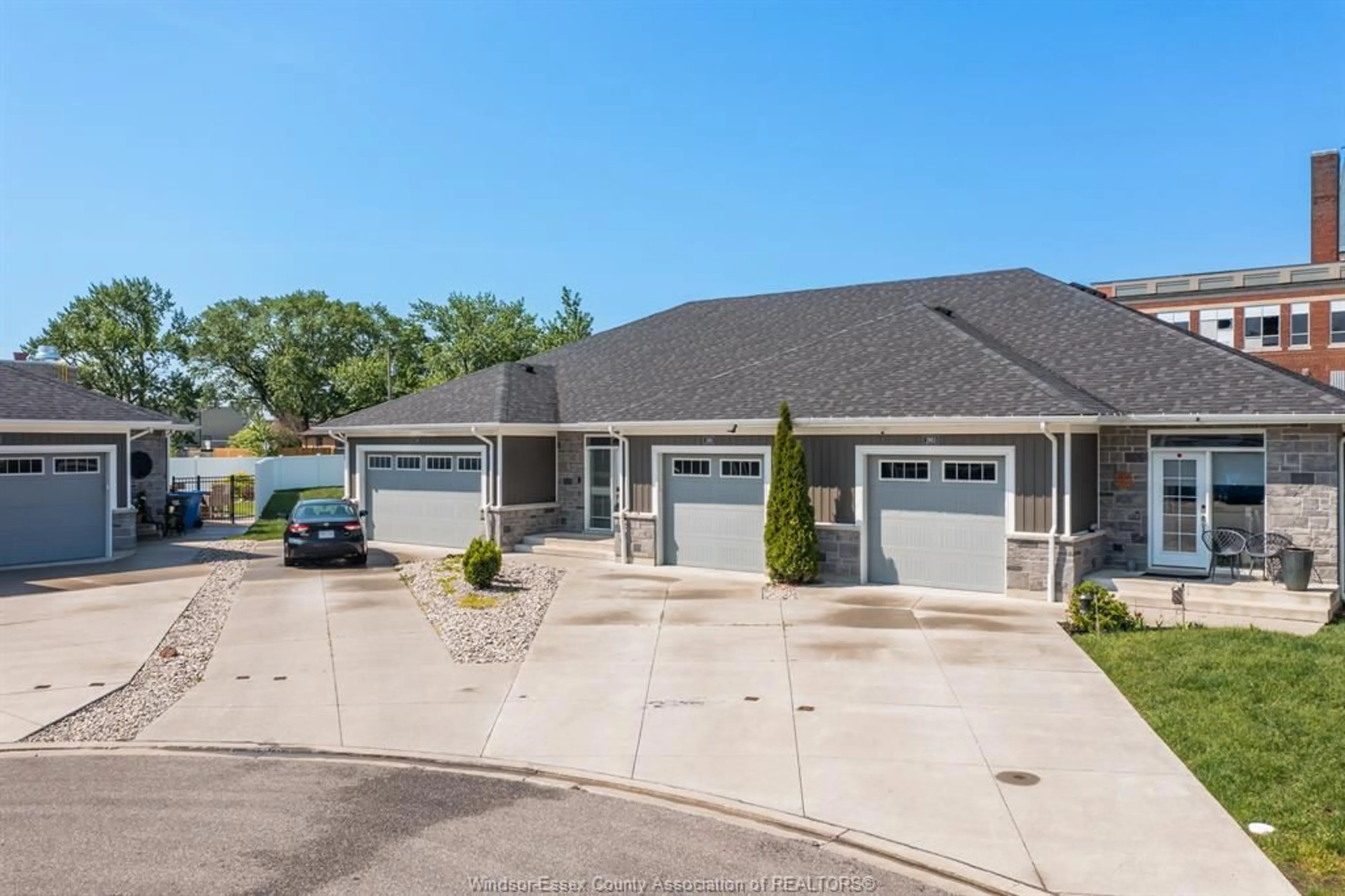 A pic from outside/outdoor area/front of a property/back of a property/a pic from drone, street for 1985 ETHAN Crt, Windsor Ontario N8T 1G1