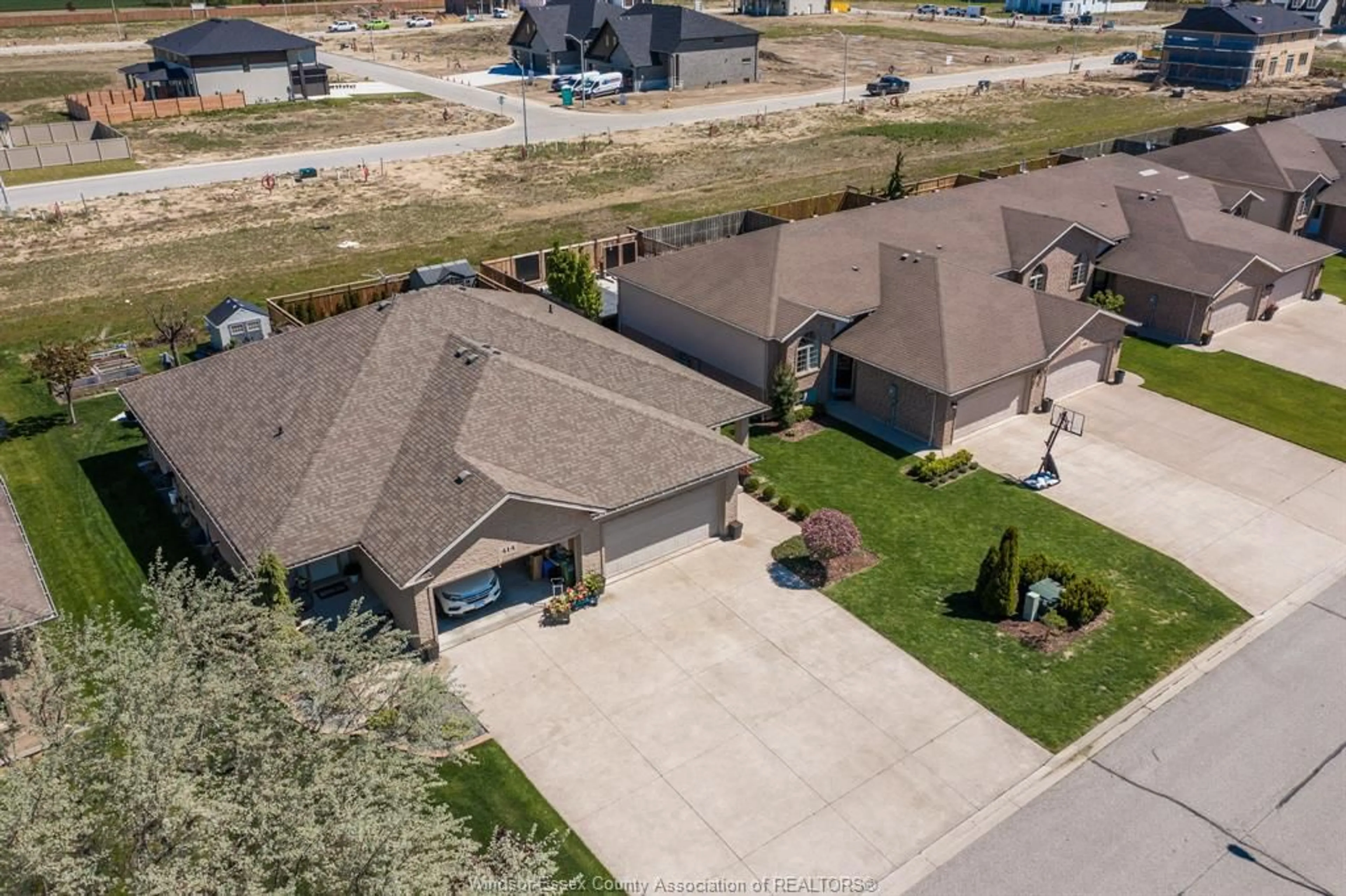 A pic from outside/outdoor area/front of a property/back of a property/a pic from drone, water/lake/river/ocean view for 412 ROSEWOOD Dr, Lakeshore Ontario N8L 1B9
