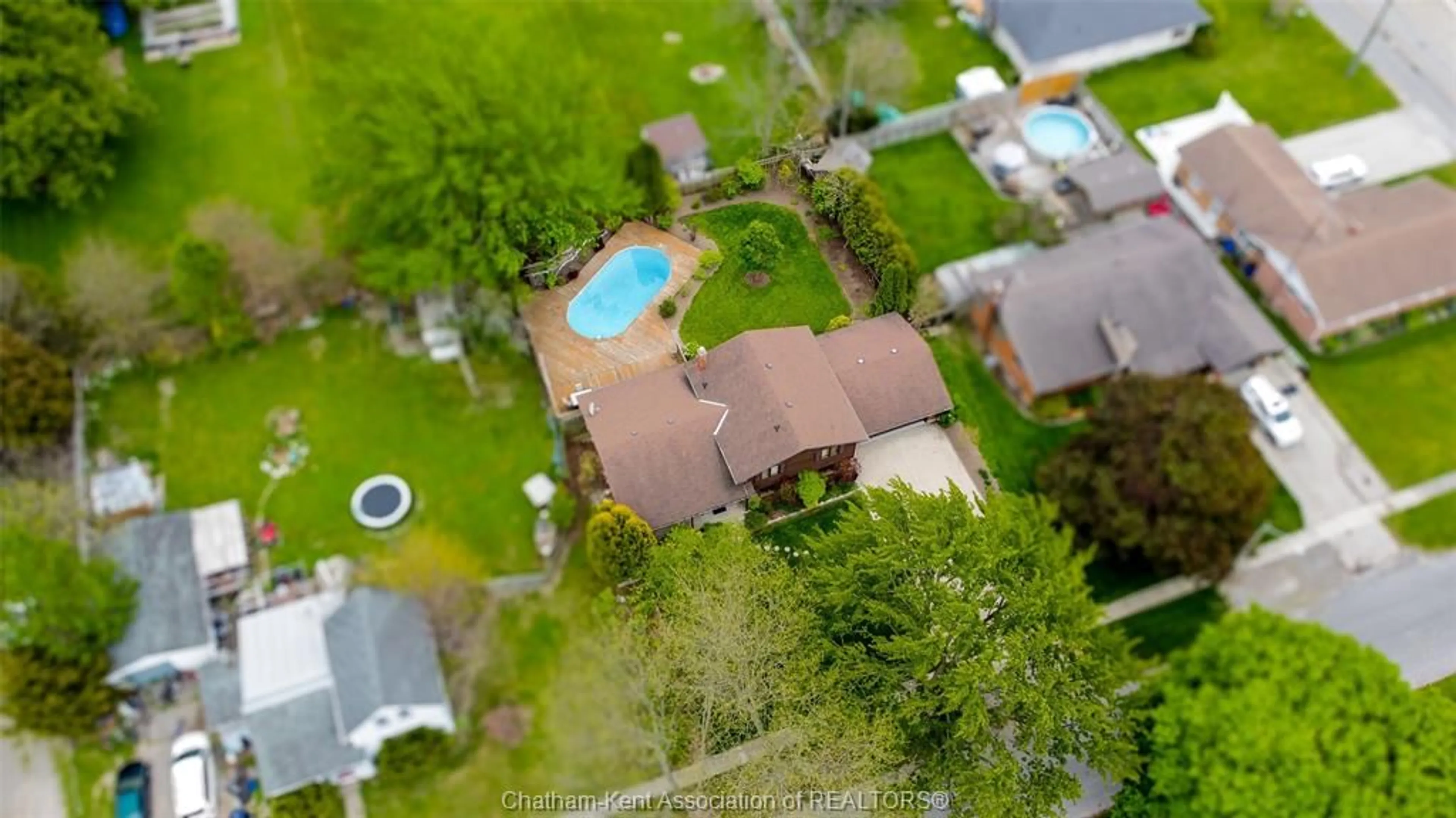 A pic from outside/outdoor area/front of a property/back of a property/a pic from drone, water/lake/river/ocean view for 965 Mooney St, Dresden Ontario N0P 1M0