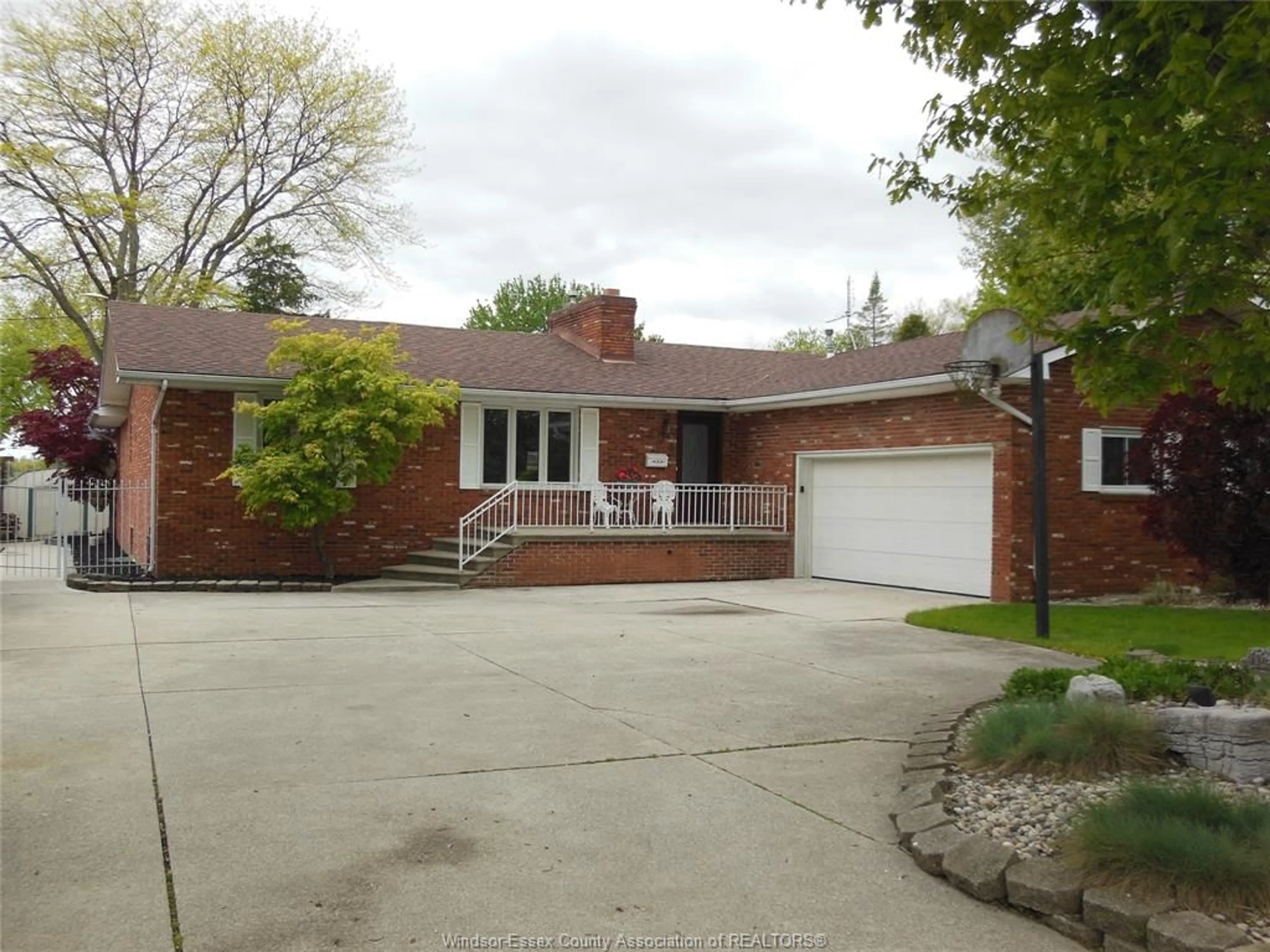 Home with brick exterior material, street for 274 IRWIN, Essex Ontario N8M 2T6