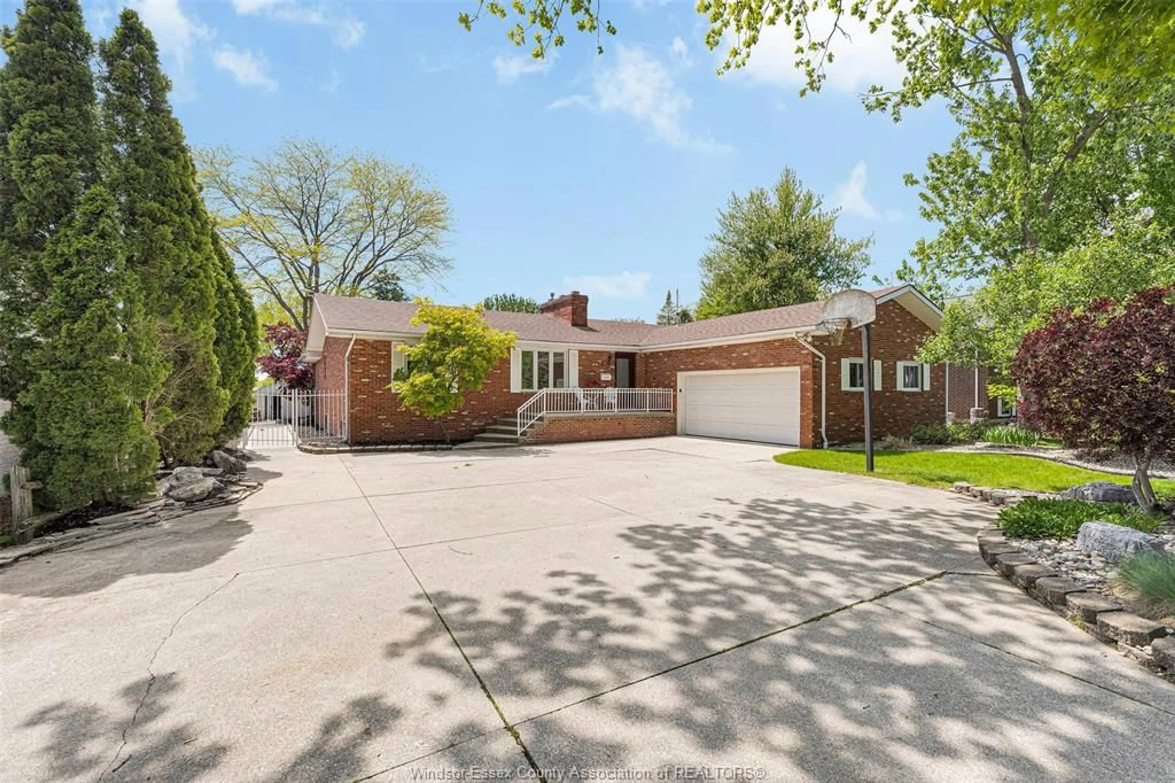 Home with brick exterior material, street for 274 IRWIN, Essex Ontario N8M 2T6