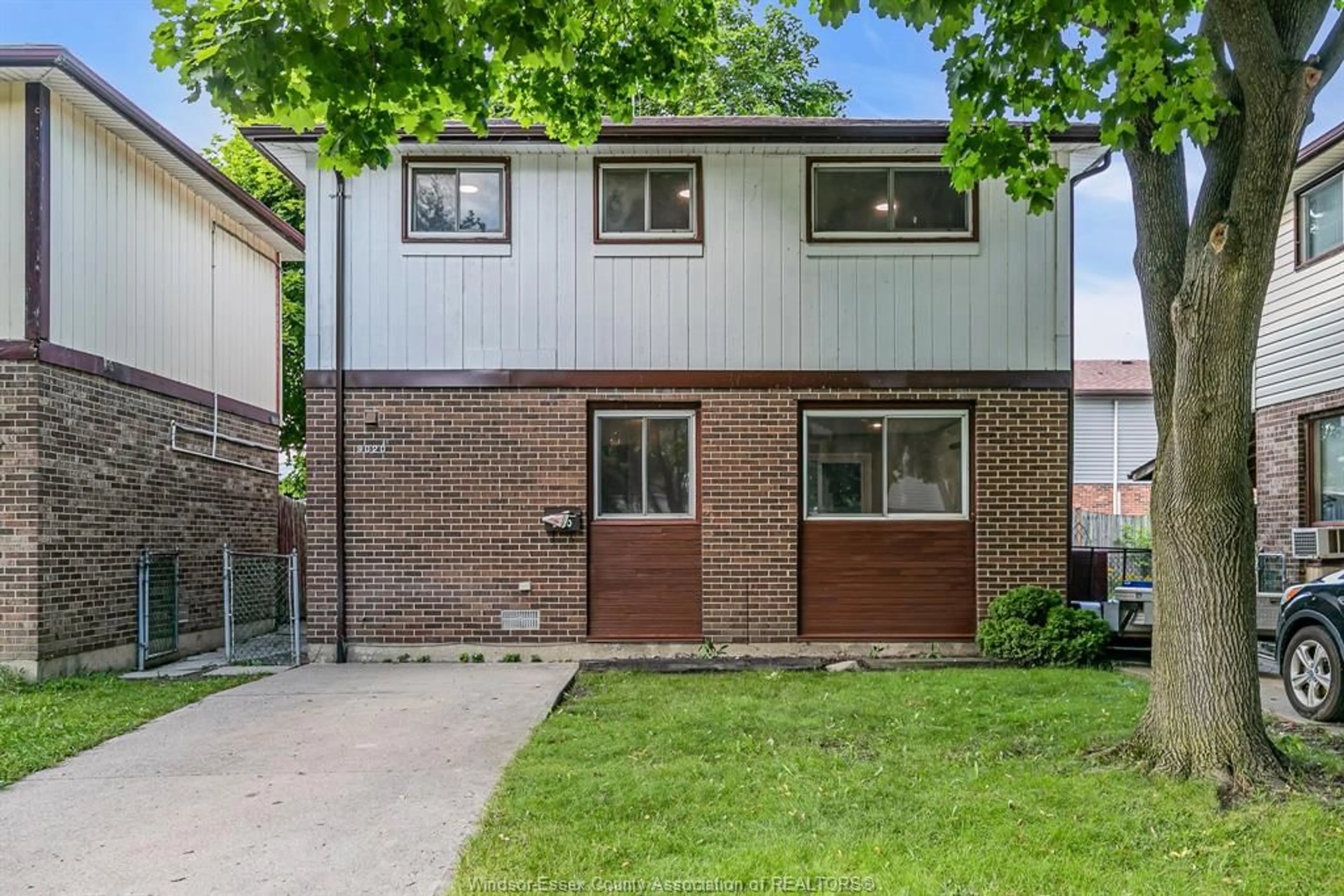 Home with brick exterior material, street for 9020 CONWAY Crt, Windsor Ontario N8S 4G3