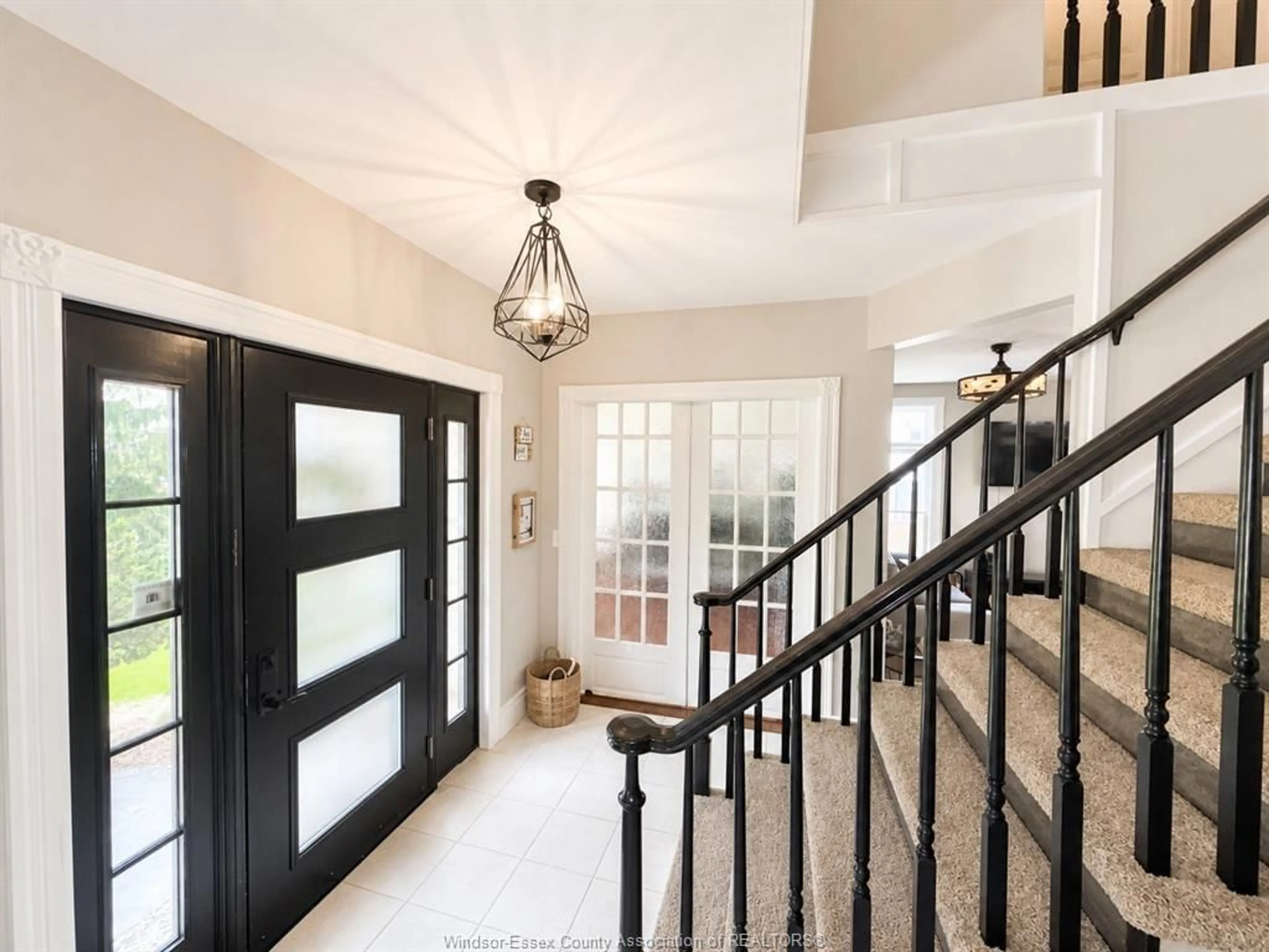 Indoor entryway for 531 GARY Ave, LaSalle Ontario N9J 3C9