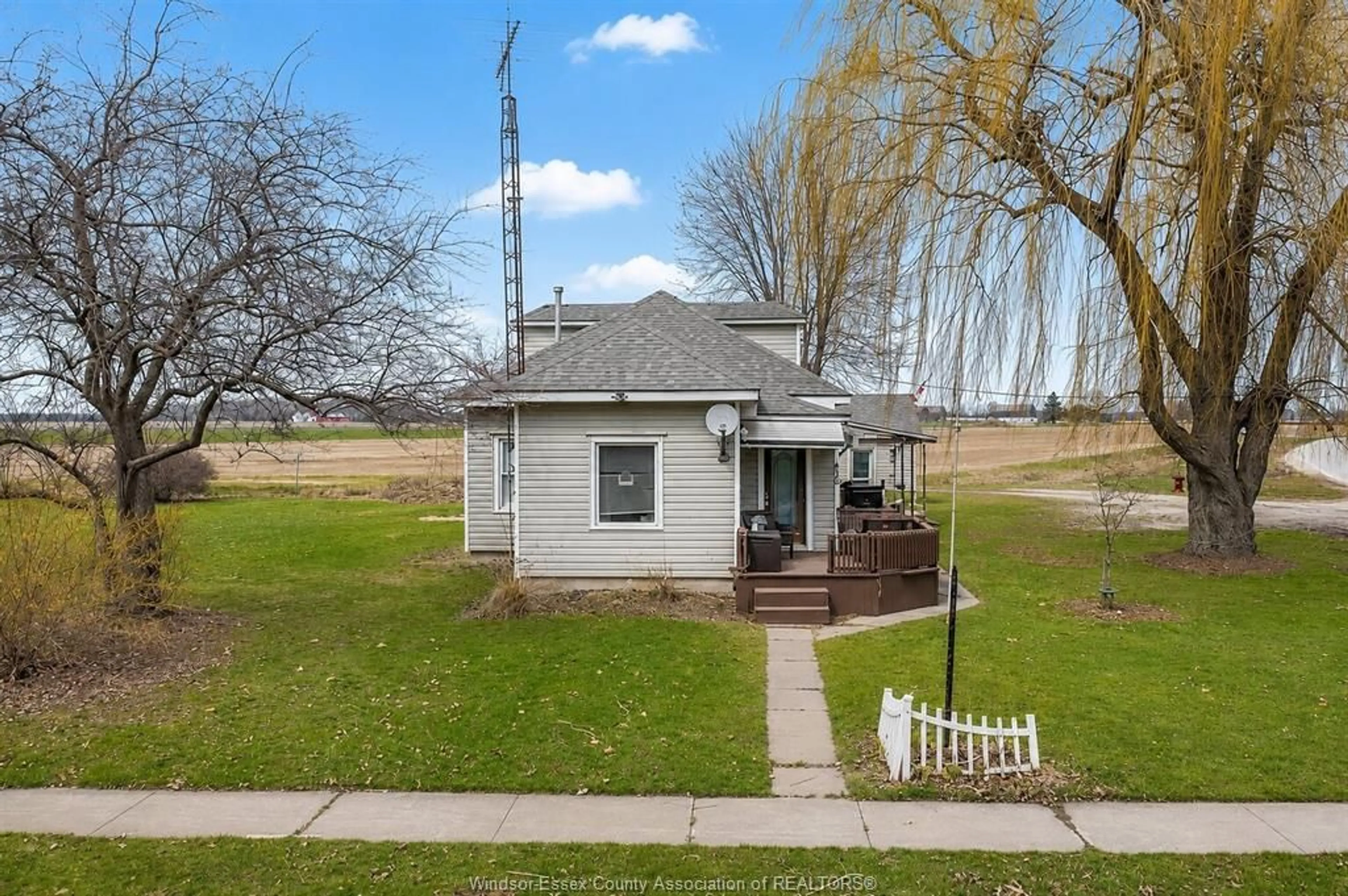 A pic from outside/outdoor area/front of a property/back of a property/a pic from drone, street for 820 TOWANDA Blvd, Erie Beach Ontario N0P 1A0