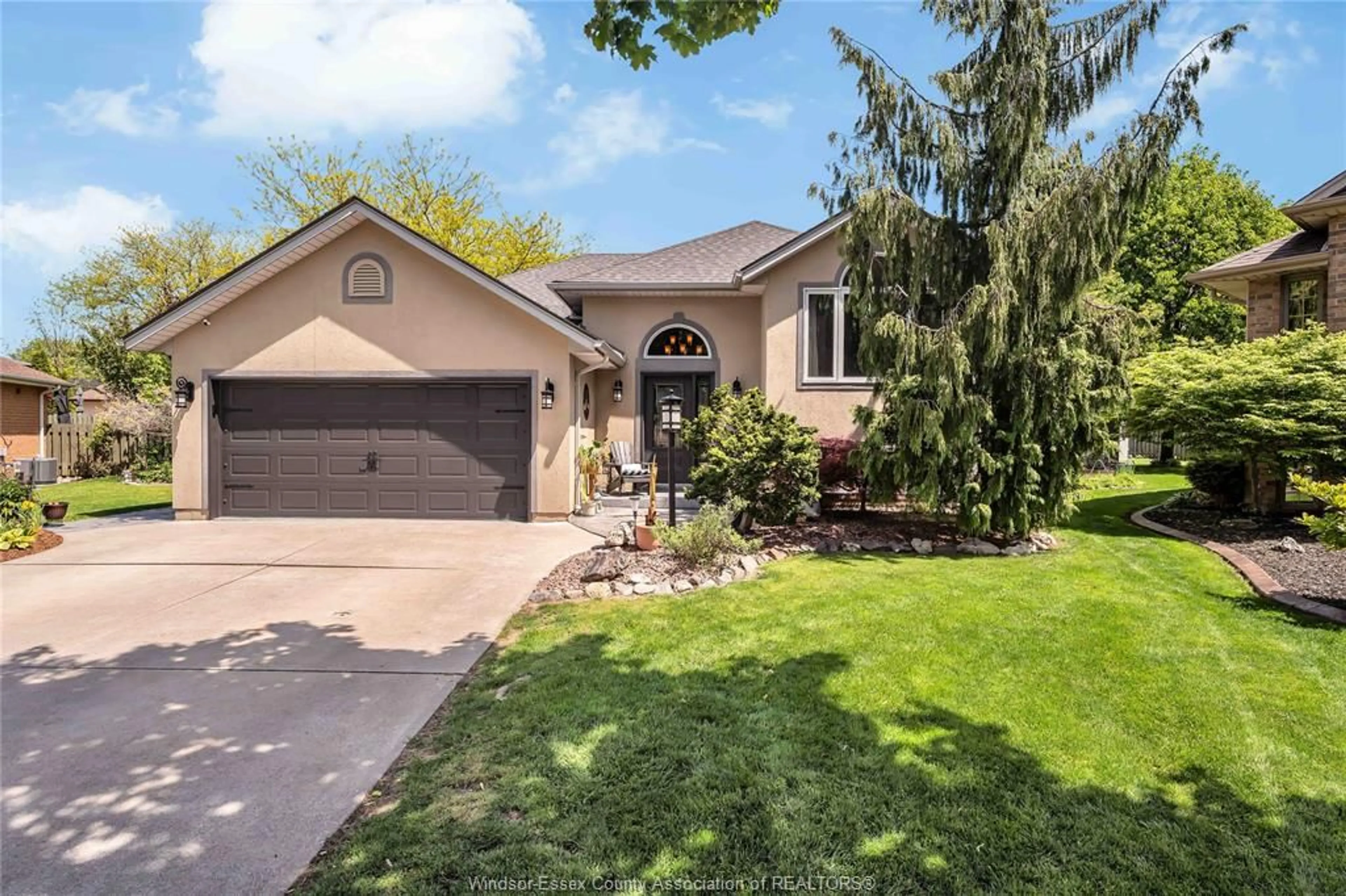 Home with vinyl exterior material, street for 398 THORN RIDGE CRESCENT, Amherstburg Ontario N9V 3X2