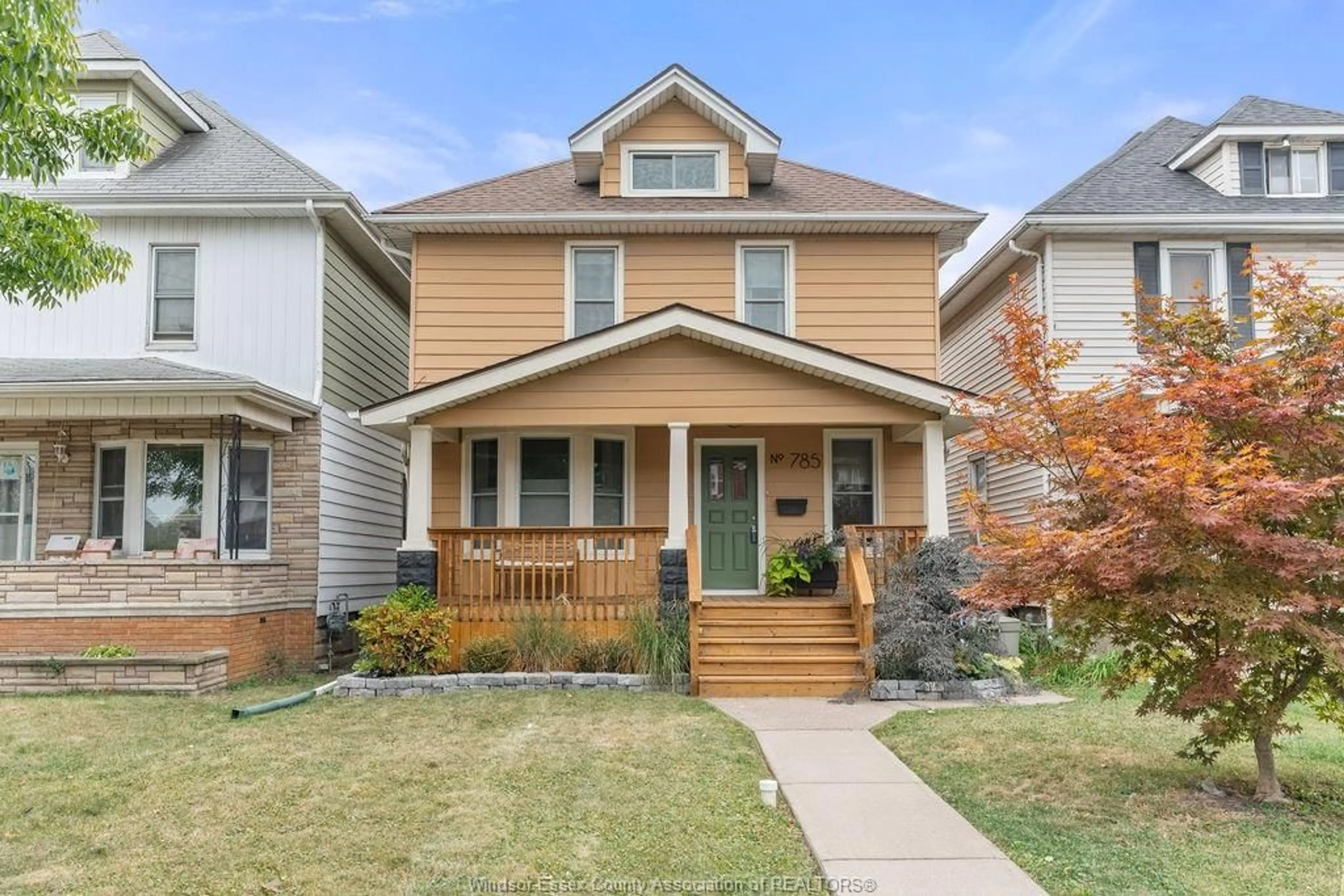 Home with vinyl exterior material, street for 785 MOY Ave, Windsor Ontario N9A 2N5