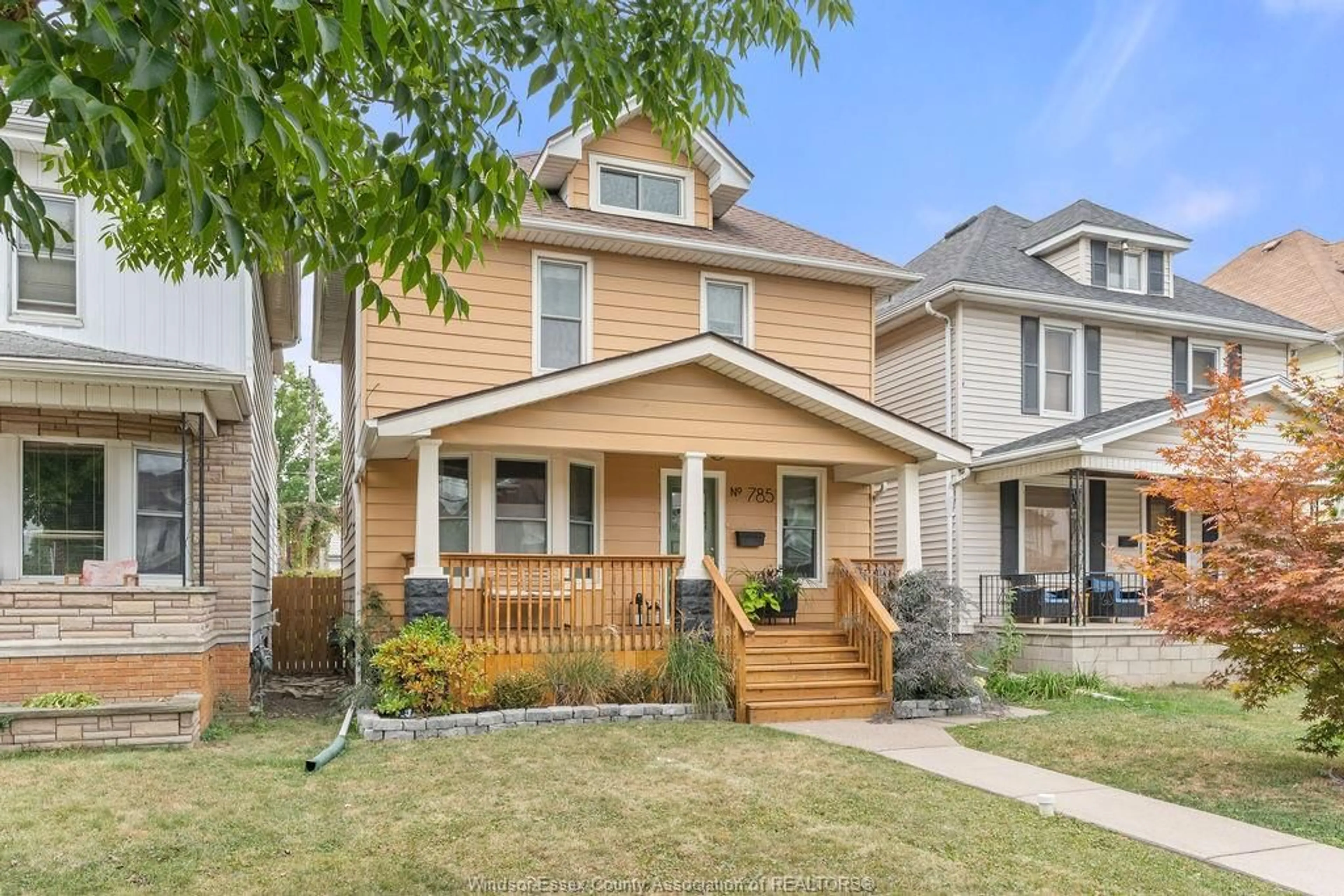 Home with vinyl exterior material, street for 785 MOY Ave, Windsor Ontario N9A 2N5