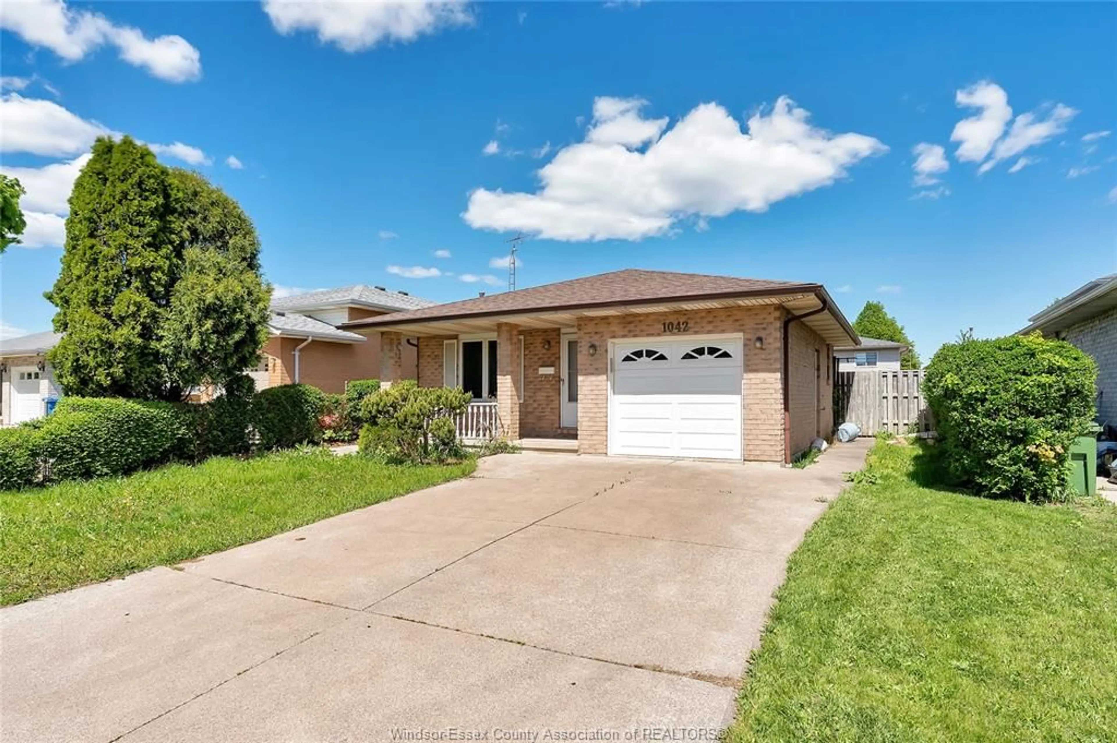 Home with brick exterior material, street for 1042 BROOKVIEW CRESCENT, Windsor Ontario N8W 5H3