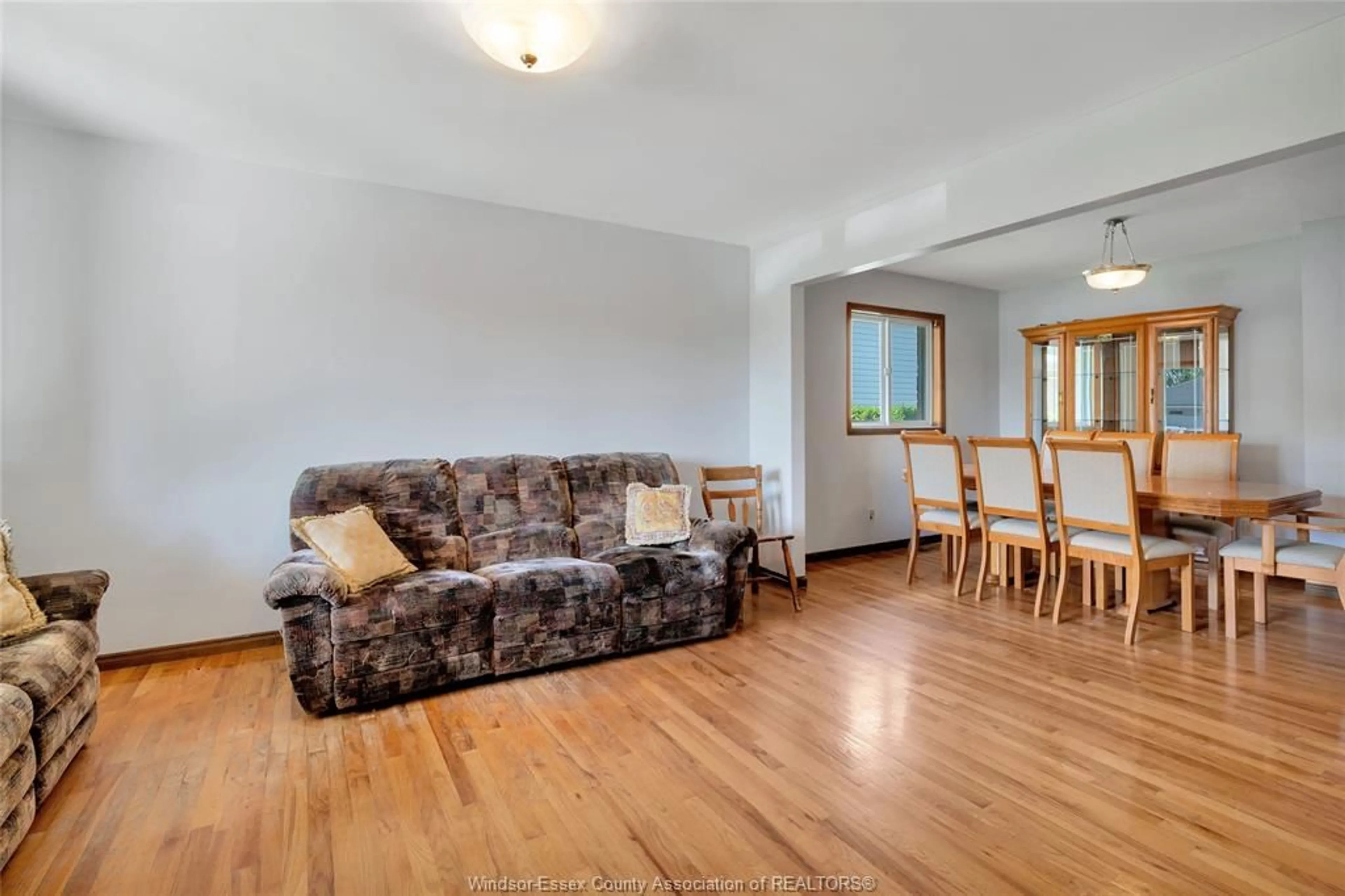 Living room with furniture, wood/laminate floor for 1042 BROOKVIEW CRESCENT, Windsor Ontario N8W 5H3