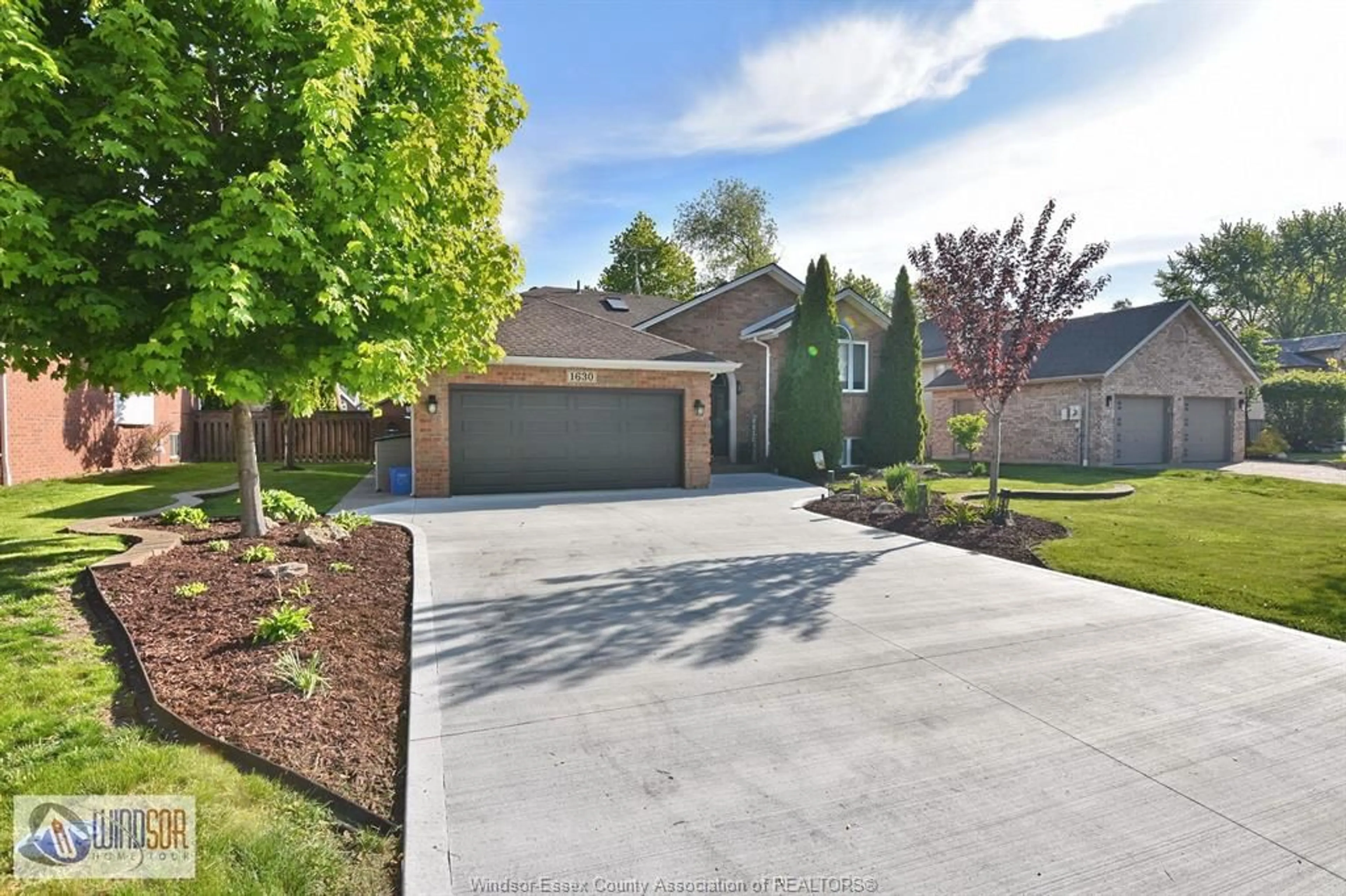 A pic from outside/outdoor area/front of a property/back of a property/a pic from drone, street for 1630 MINTO, LaSalle Ontario N9J 3H2