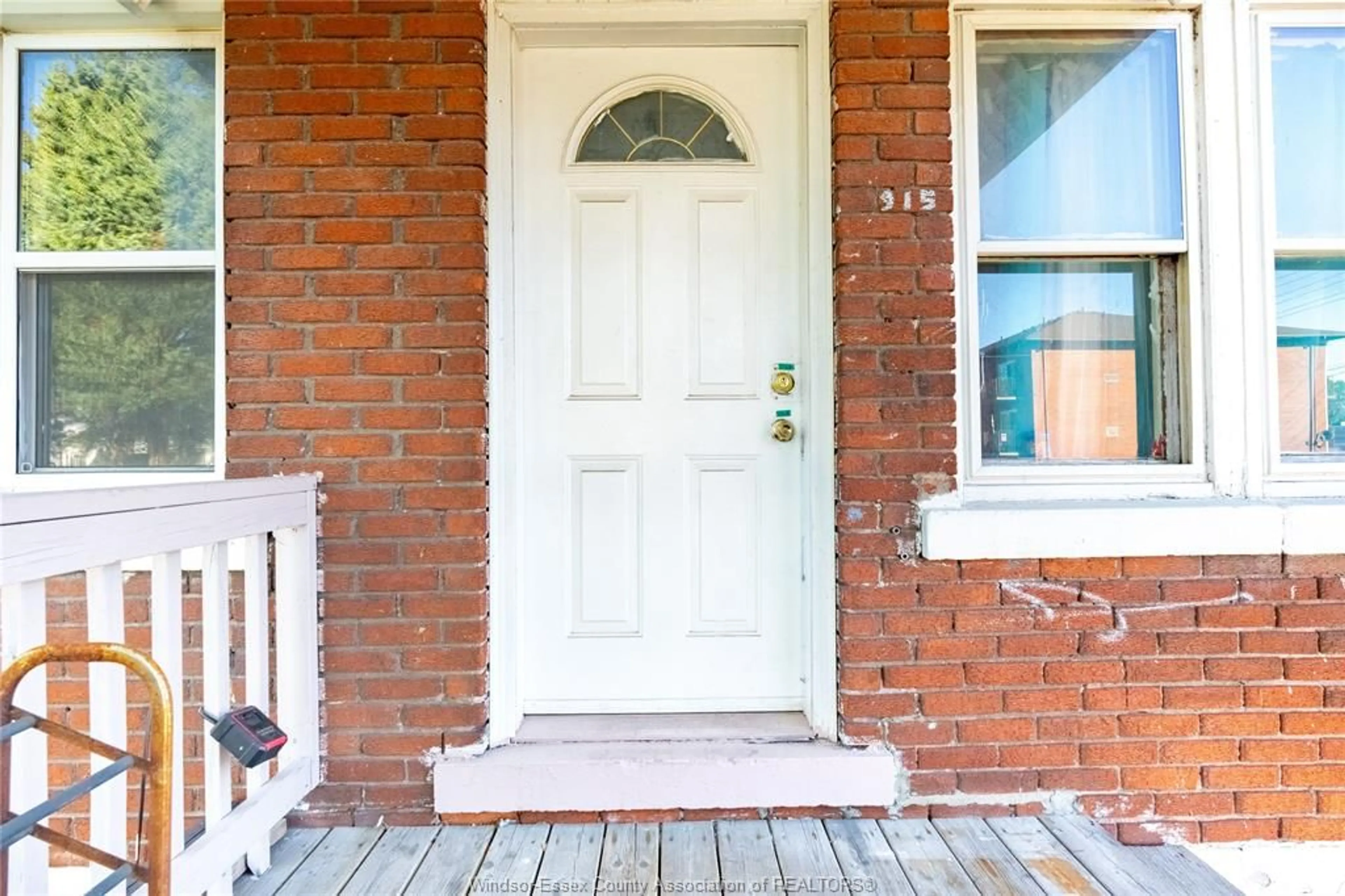 Unknown for 915 JOSEPHINE, Windsor Ontario N9B 2L4