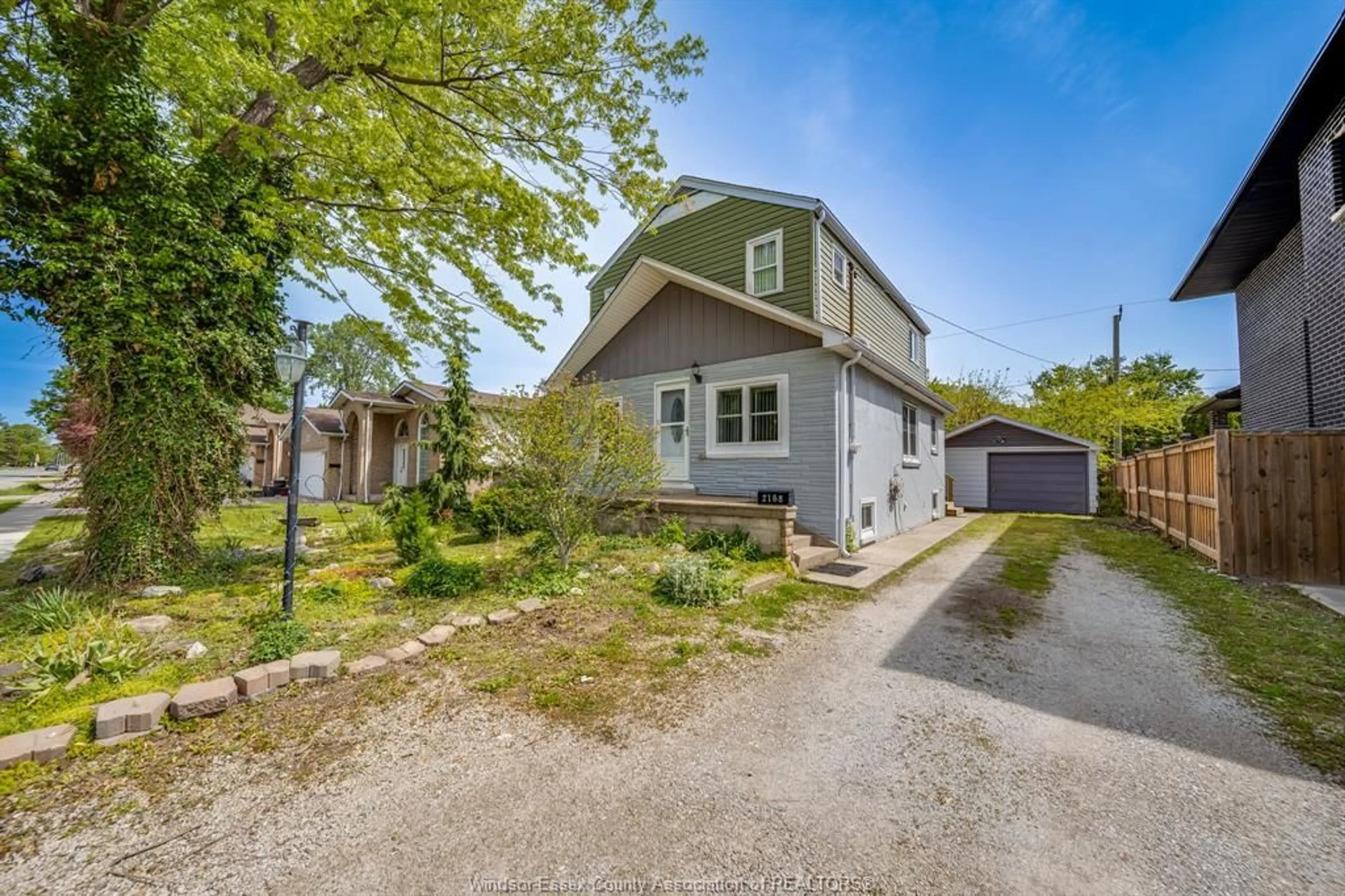 A pic from outside/outdoor area/front of a property/back of a property/a pic from drone, street for 2168 DOMINION Blvd, Windsor Ontario N9B 3H9
