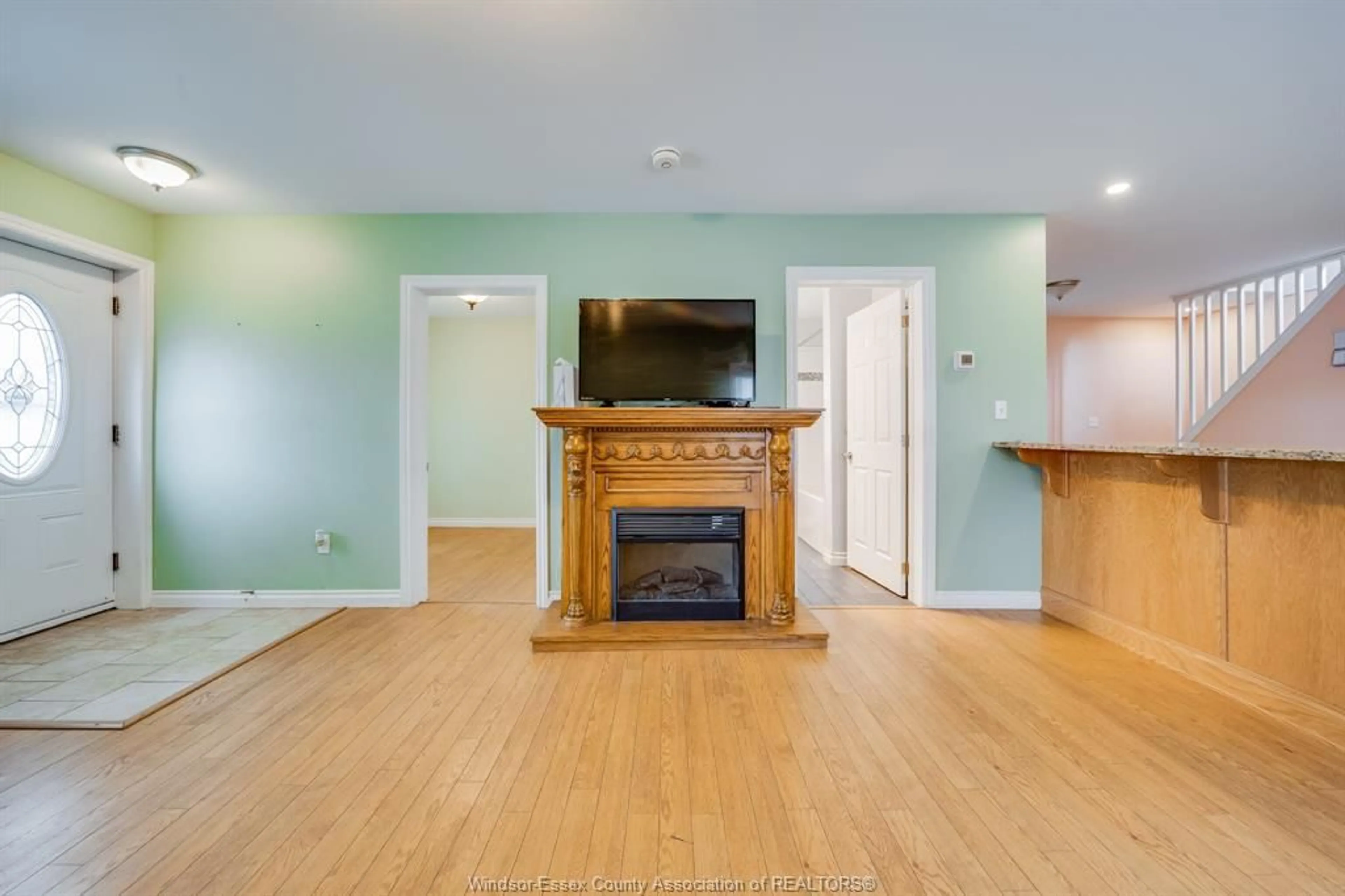 A pic of a room for 2168 DOMINION Blvd, Windsor Ontario N9B 3H9