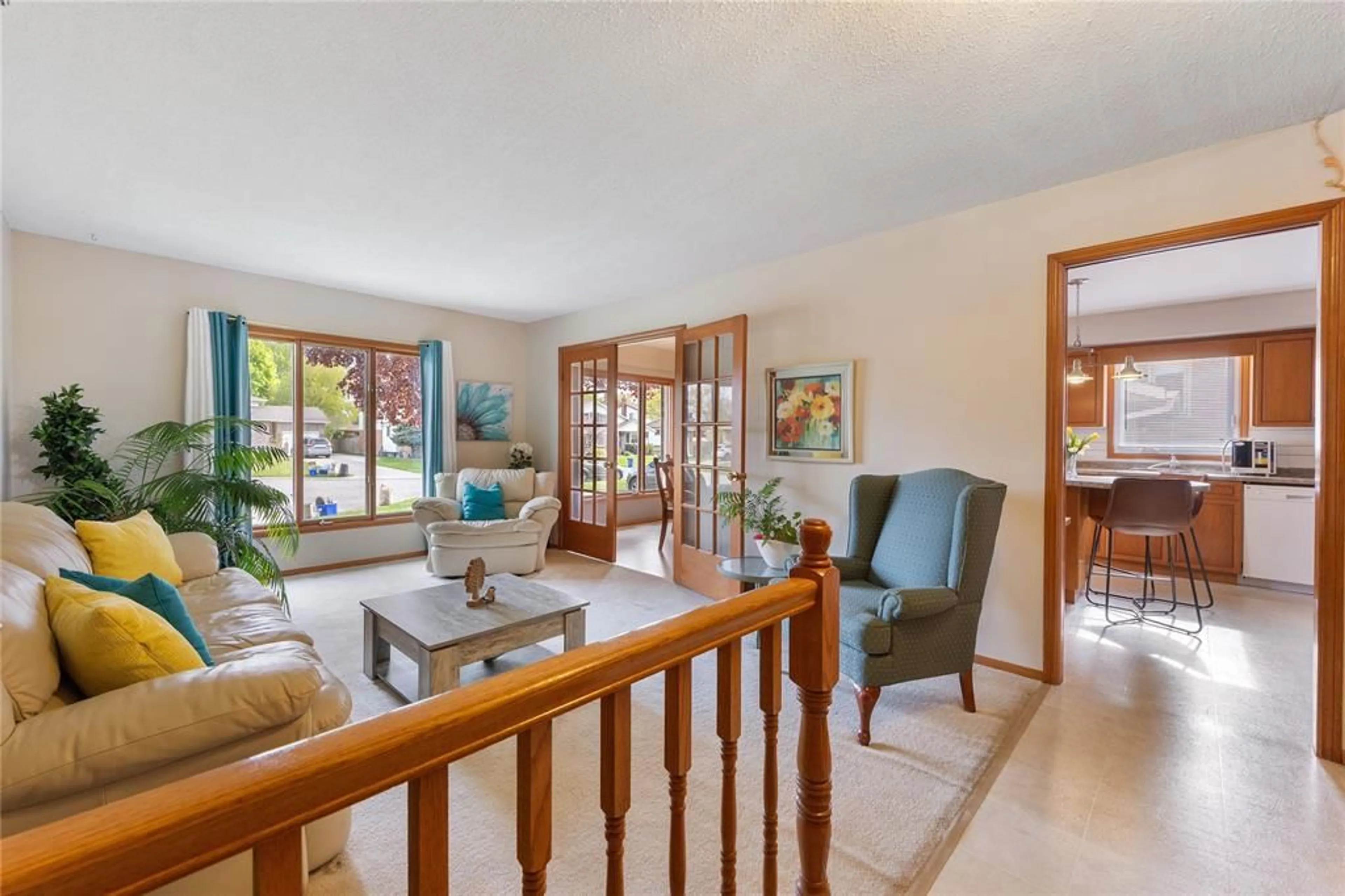 Indoor foyer for 315 OAKLEA Crt, Sarnia Ontario N7S 5Y9