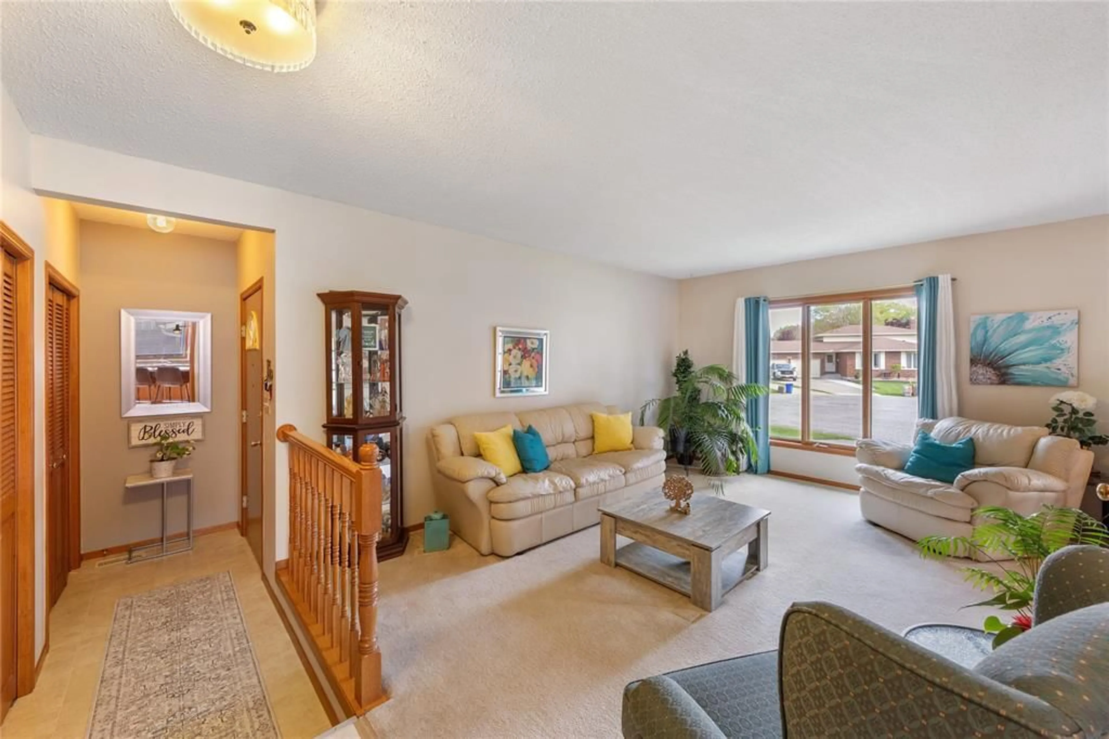 Living room with furniture, unknown for 315 OAKLEA Crt, Sarnia Ontario N7S 5Y9