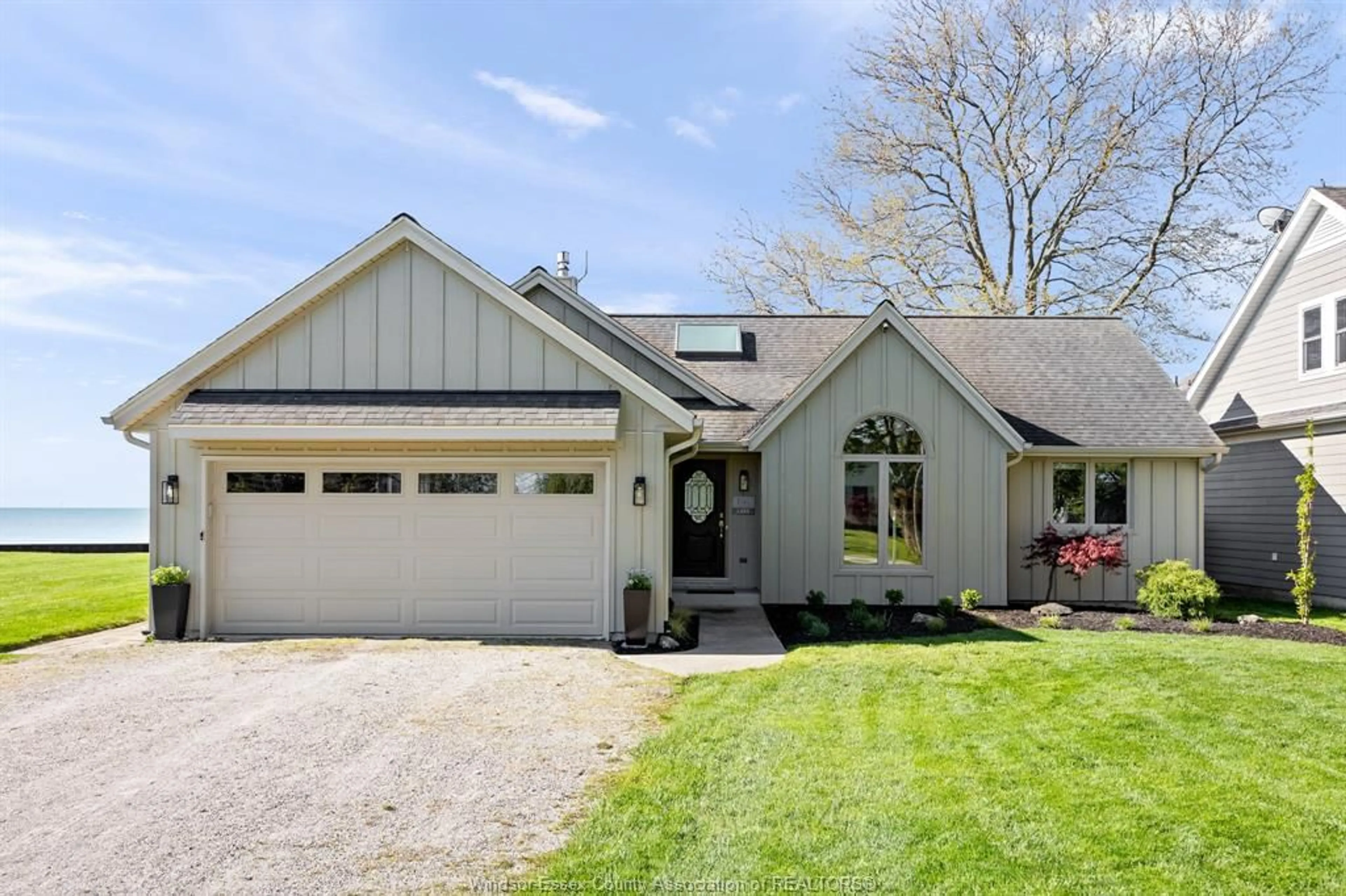 Home with vinyl exterior material, street for 1603 Heritage Rd, Kingsville Ontario N9Y 2E6