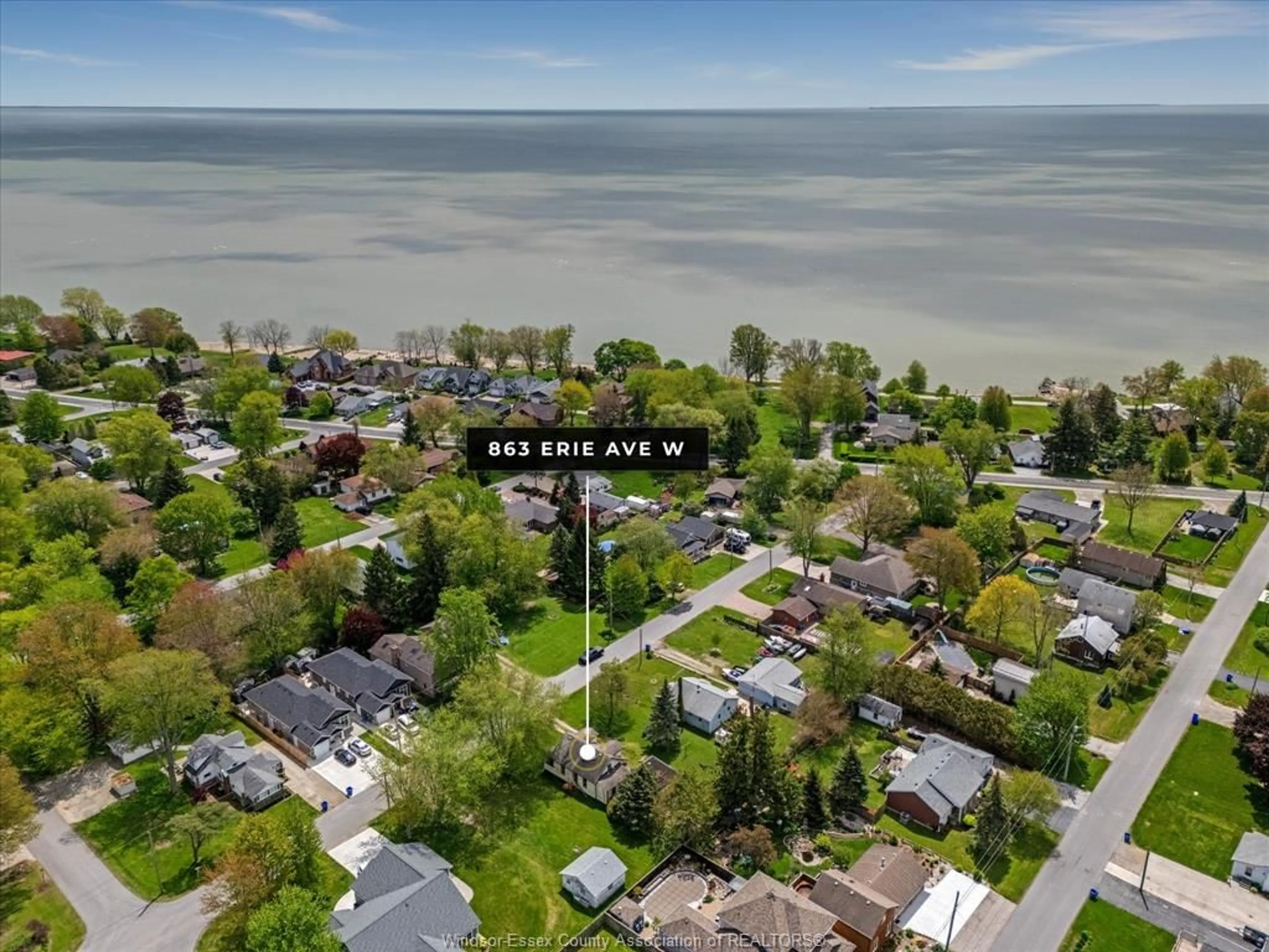 A pic from outside/outdoor area/front of a property/back of a property/a pic from drone, water/lake/river/ocean view for 863 Erie Ave, Kingsville Ontario N9Y 3C9