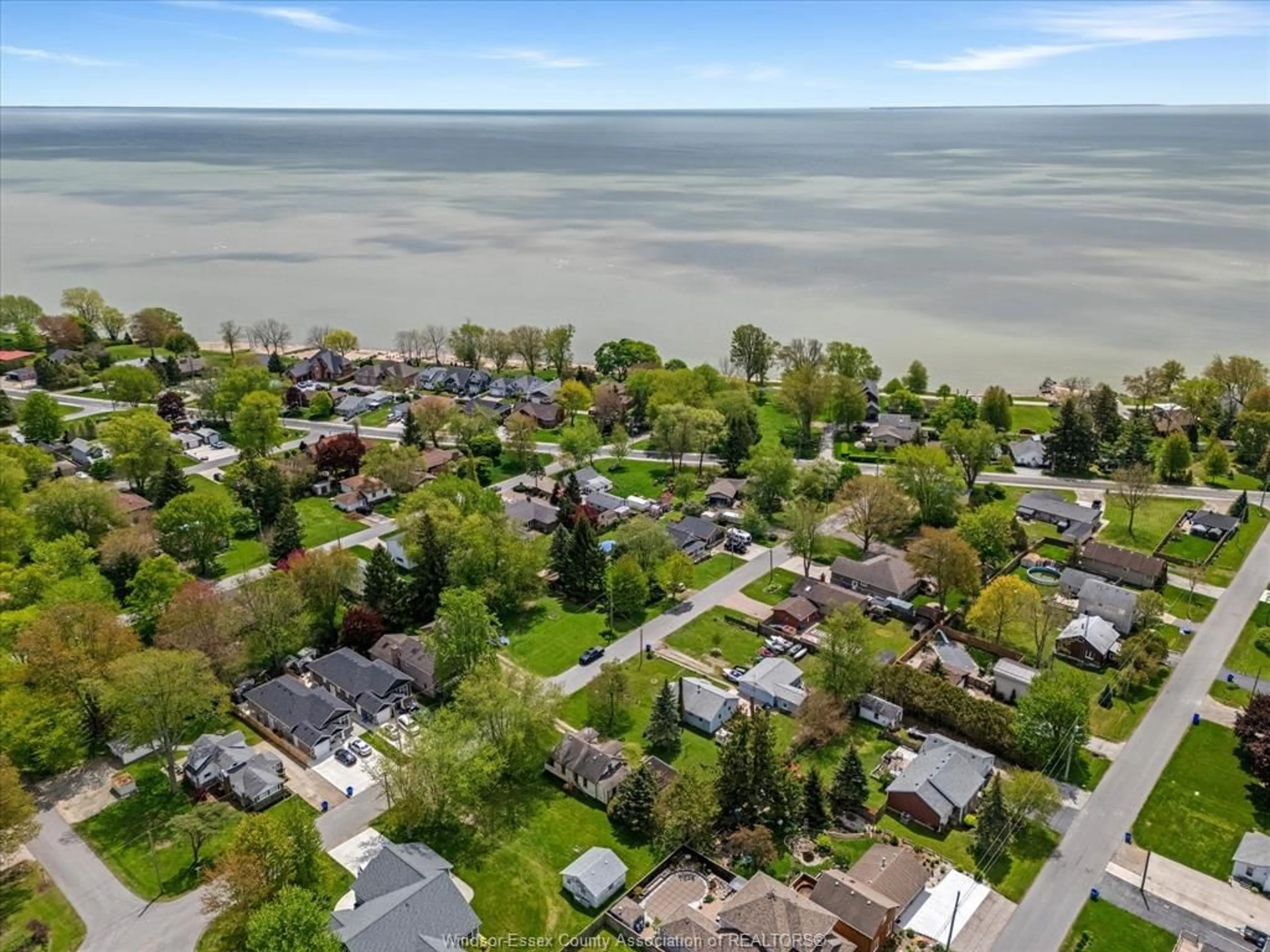 A pic from outside/outdoor area/front of a property/back of a property/a pic from drone, water/lake/river/ocean view for 863 Erie Ave, Kingsville Ontario N9Y 3C9
