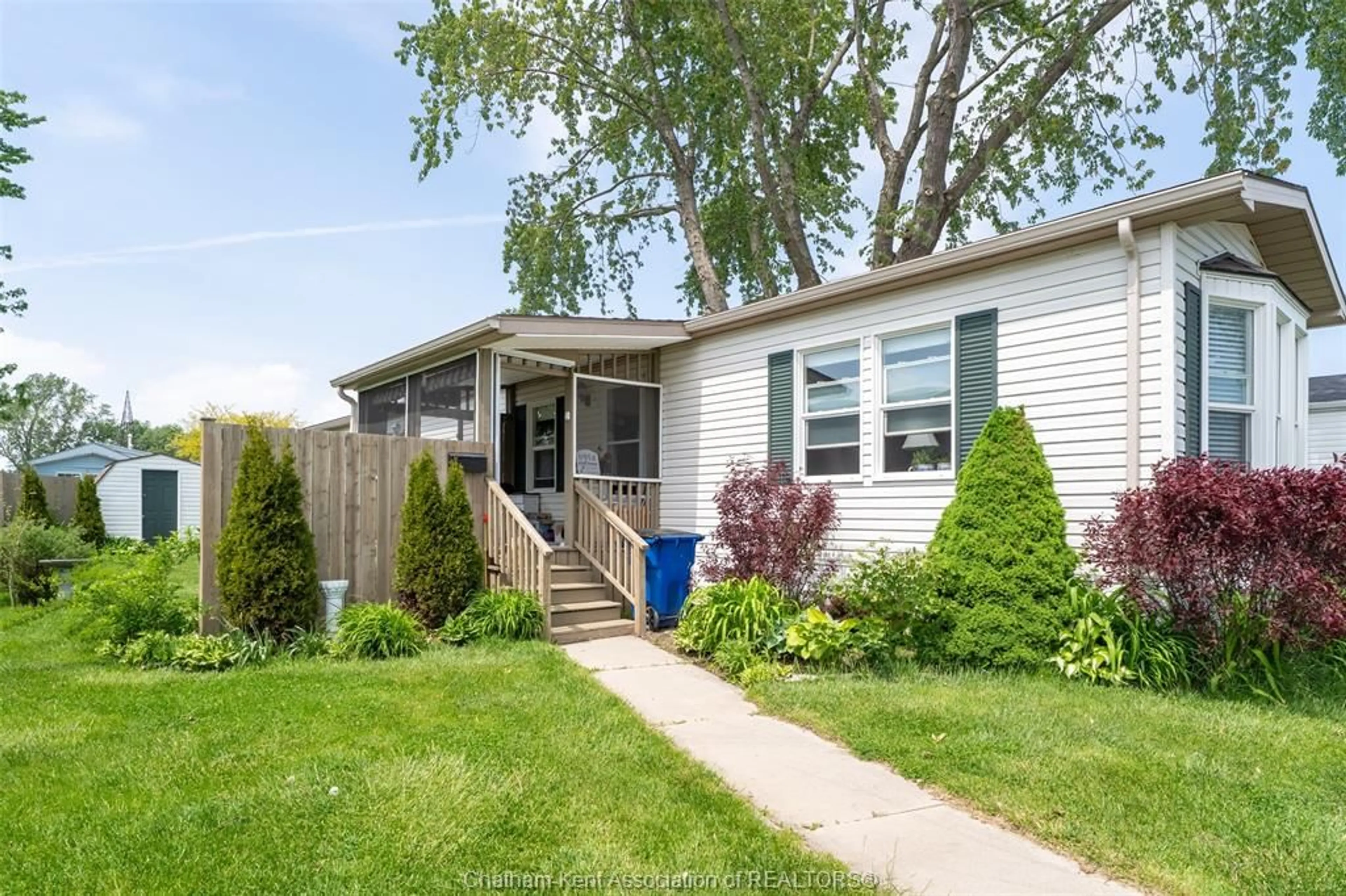 Home with vinyl exterior material, street for 144 Dunkirk Dr, Chatham Ontario N7L 5P8