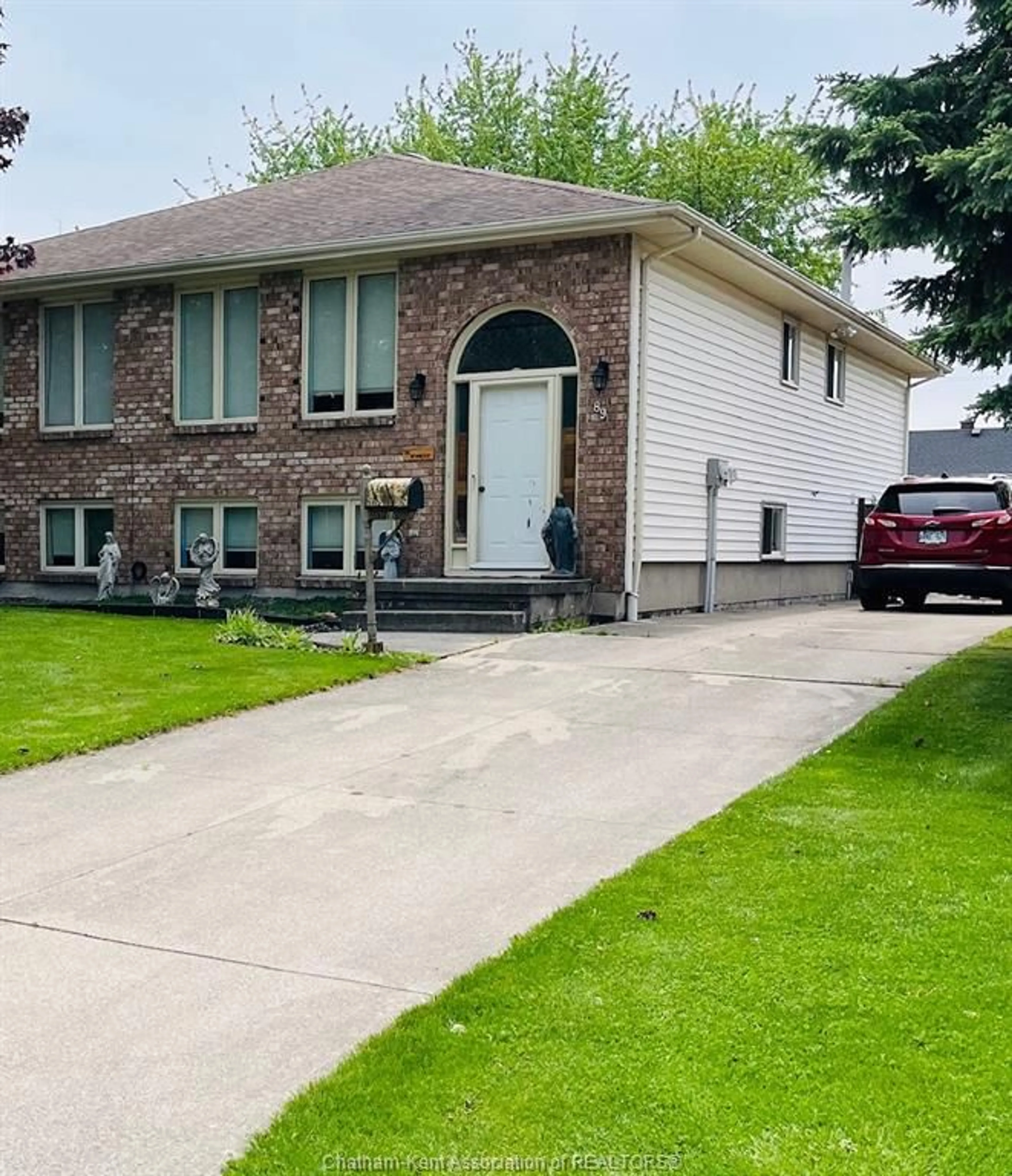 Home with vinyl exterior material, street for 89 Bruinsma Ave, Wallaceburg Ontario N8A 5C5