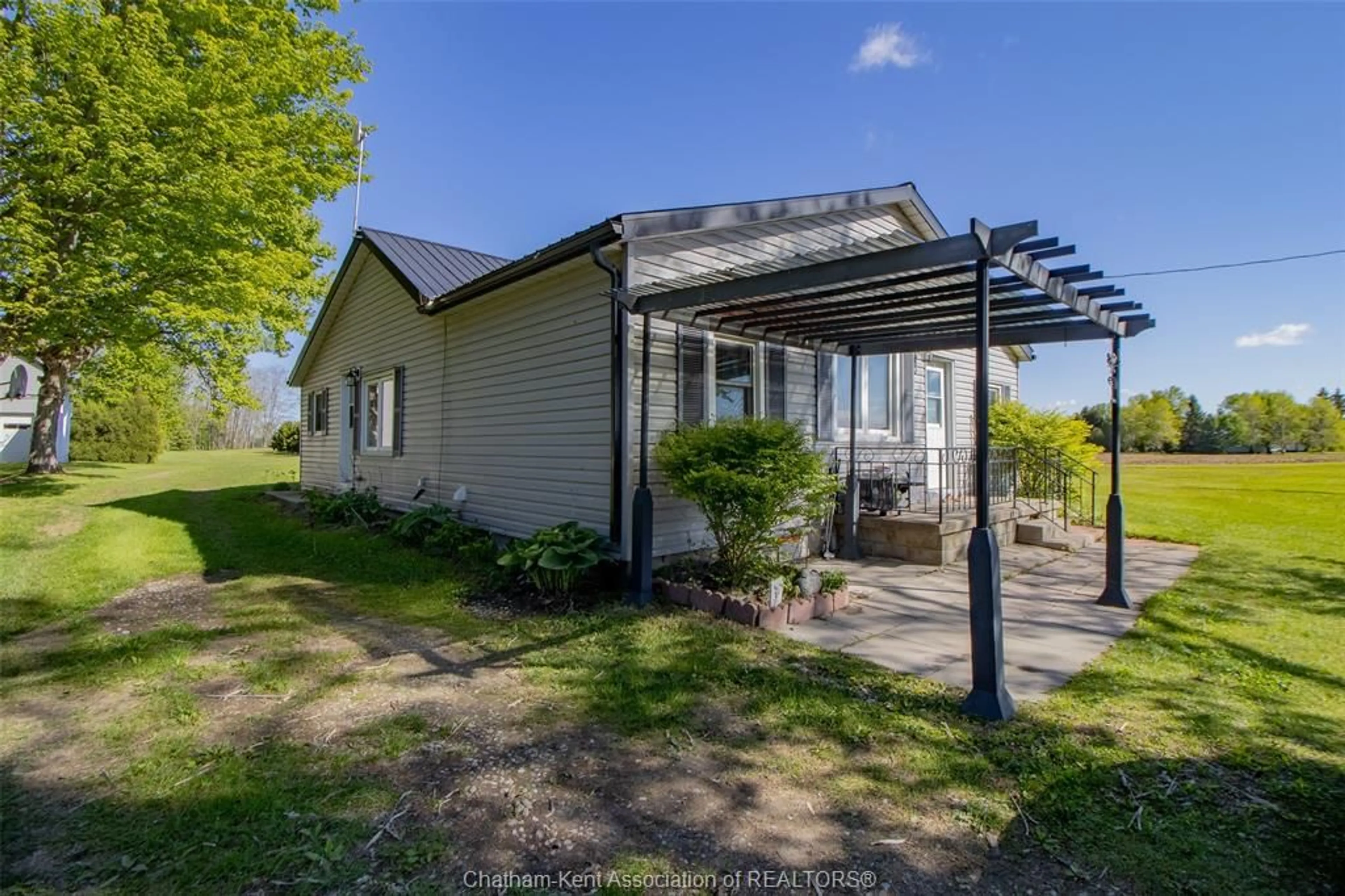 A pic from outside/outdoor area/front of a property/back of a property/a pic from drone, unknown for 1244 COLTSFOOT Dr, Newbury Ontario N0L 1Z0