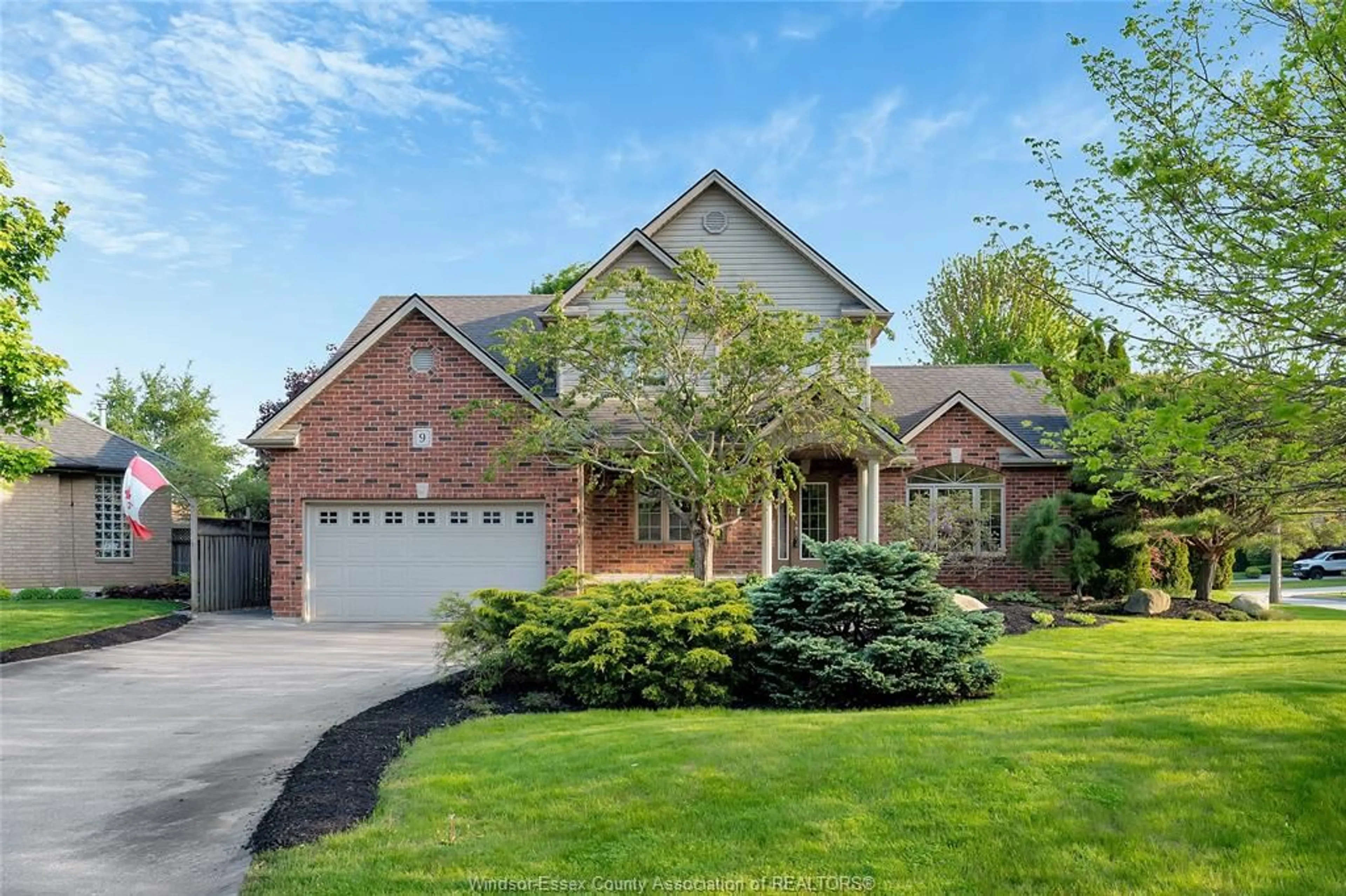 Home with brick exterior material, street for 9 Creekview Crt, Kingsville Ontario N9Y 4E5