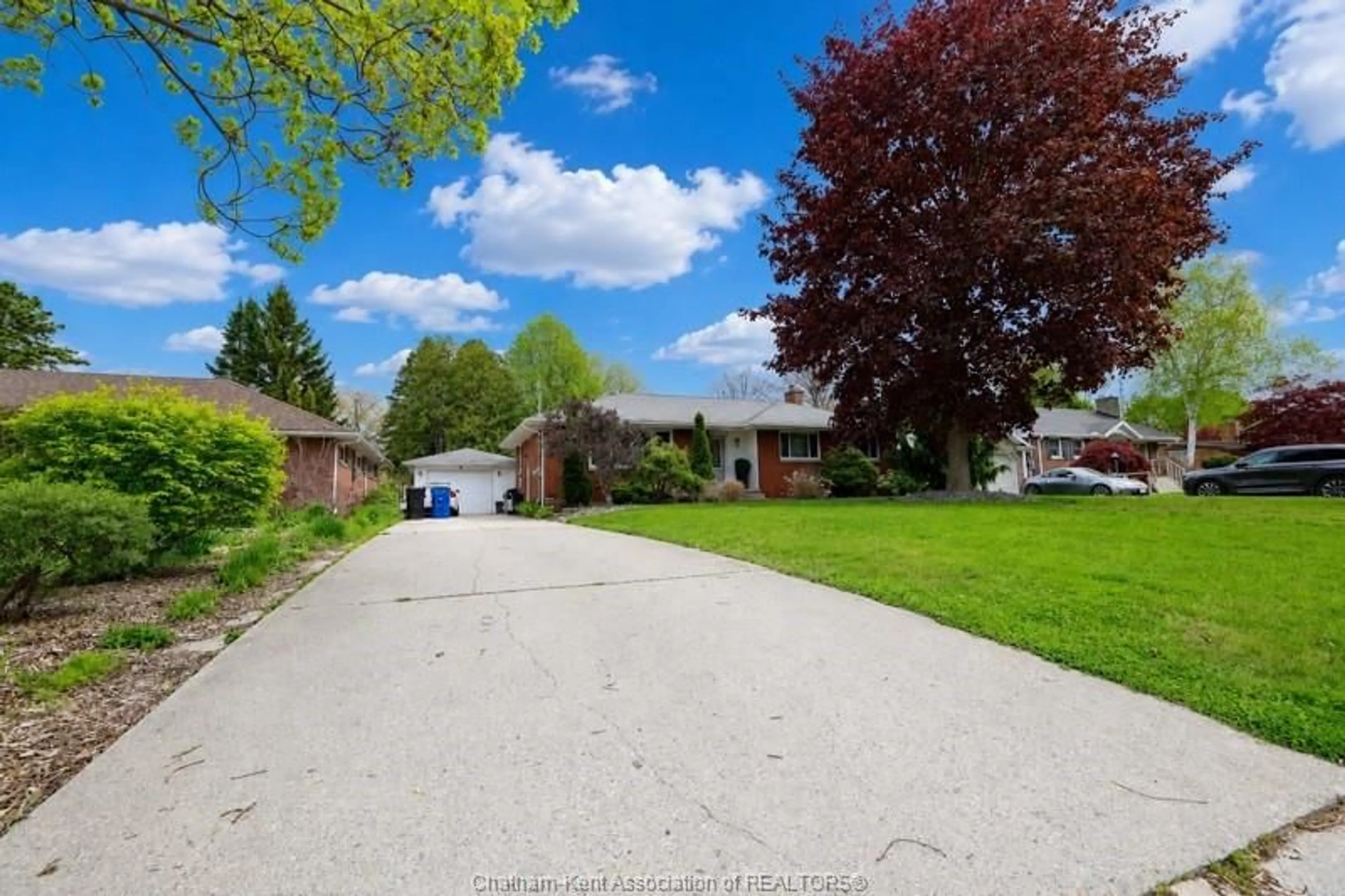 A pic from outside/outdoor area/front of a property/back of a property/a pic from drone, street for 9 Owen Ave, Chatham Ontario N7L 3W8