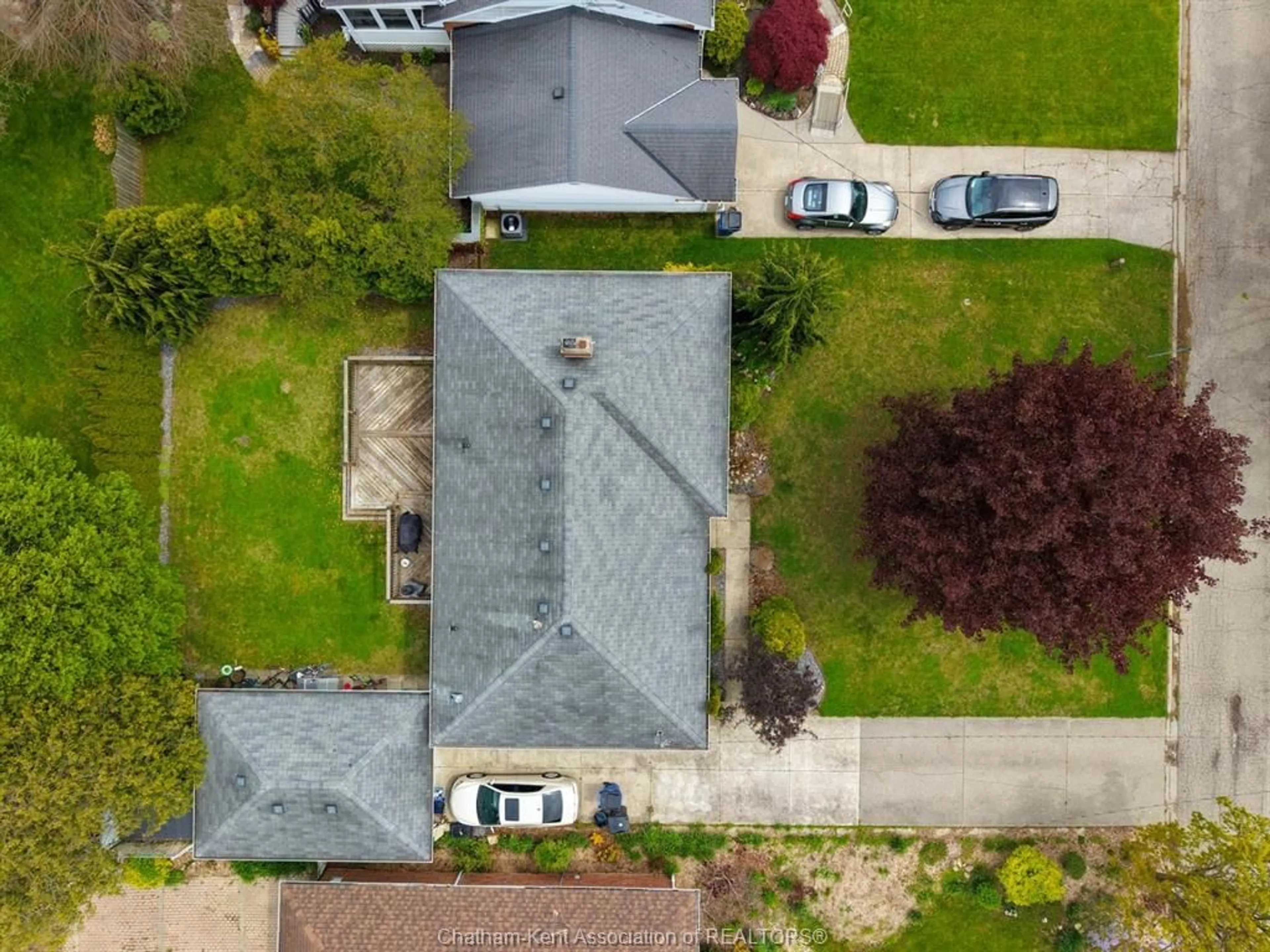 A pic from outside/outdoor area/front of a property/back of a property/a pic from drone, street for 9 Owen Ave, Chatham Ontario N7L 3W8