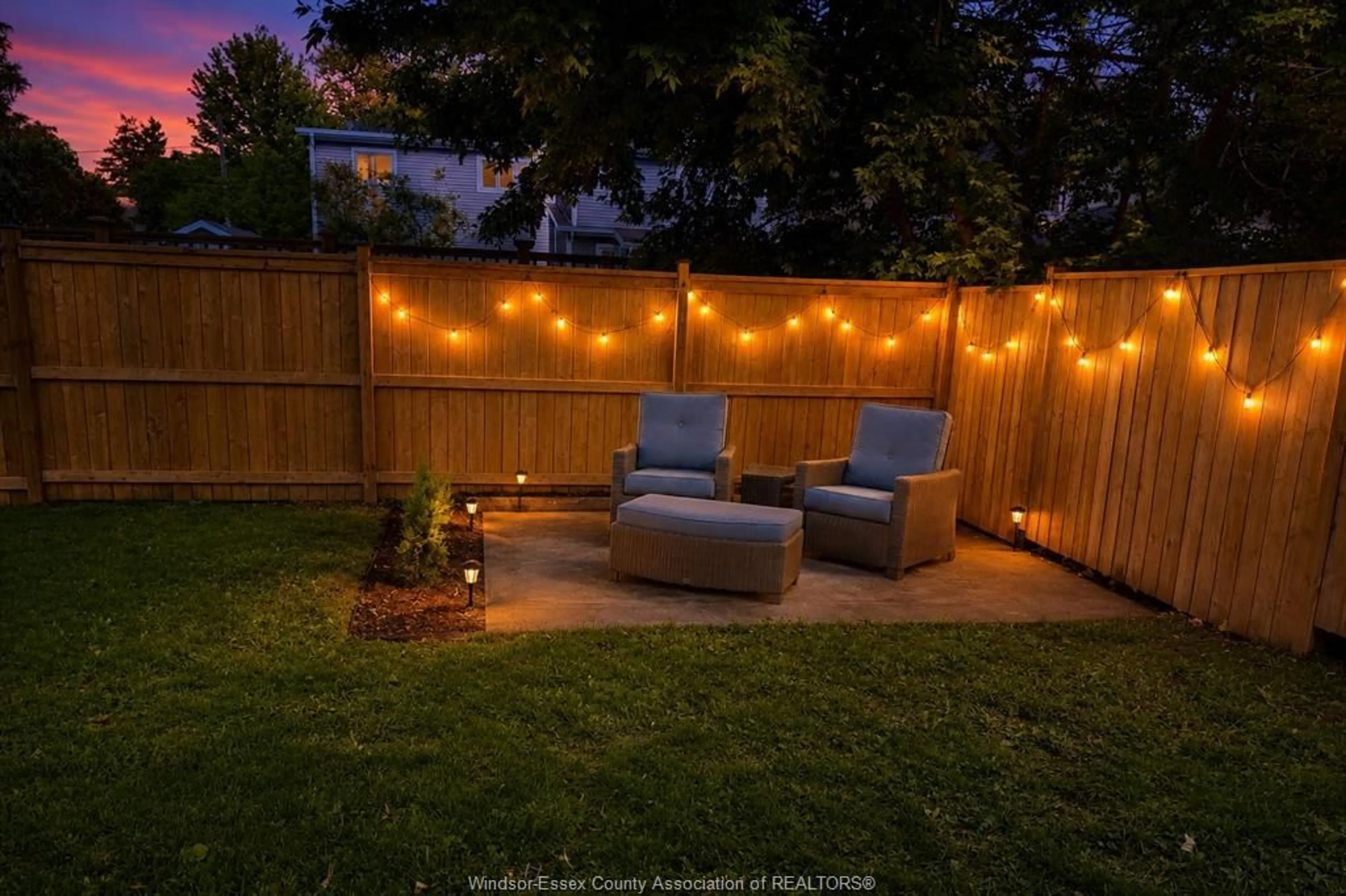 Patio, street for 556 CLOVER, Windsor Ontario N8P 1C6