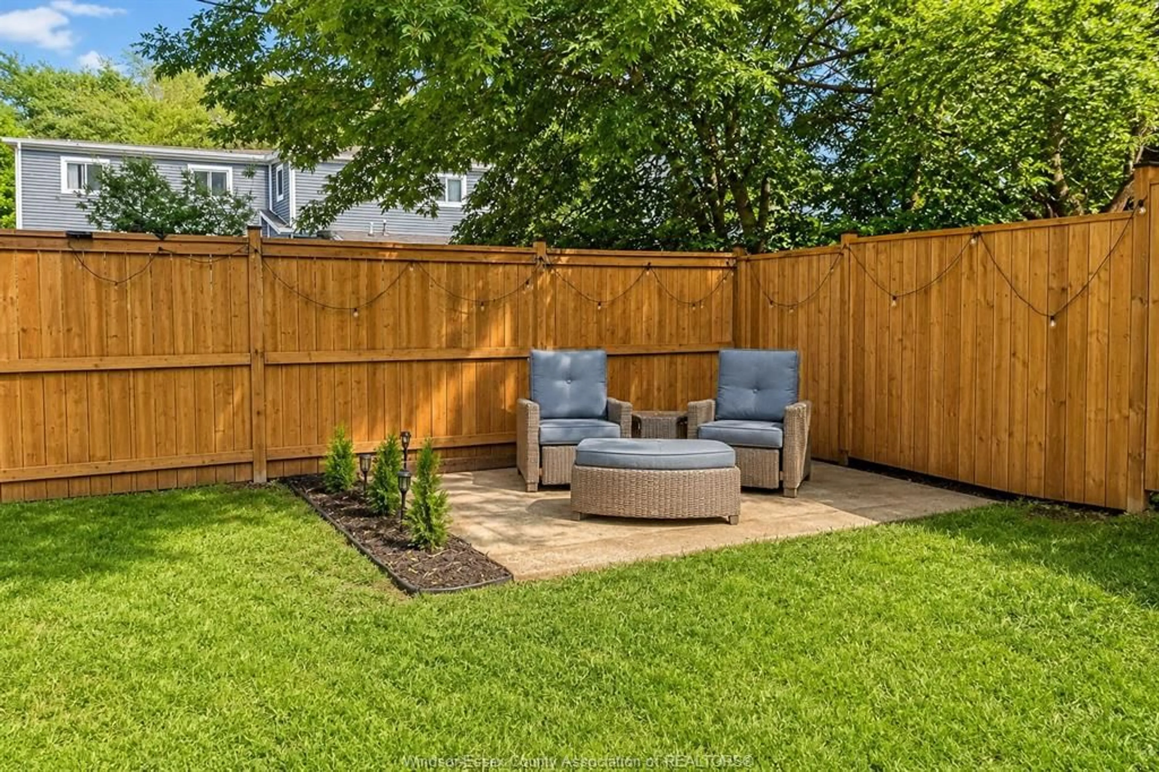 Patio, street for 556 CLOVER, Windsor Ontario N8P 1C6