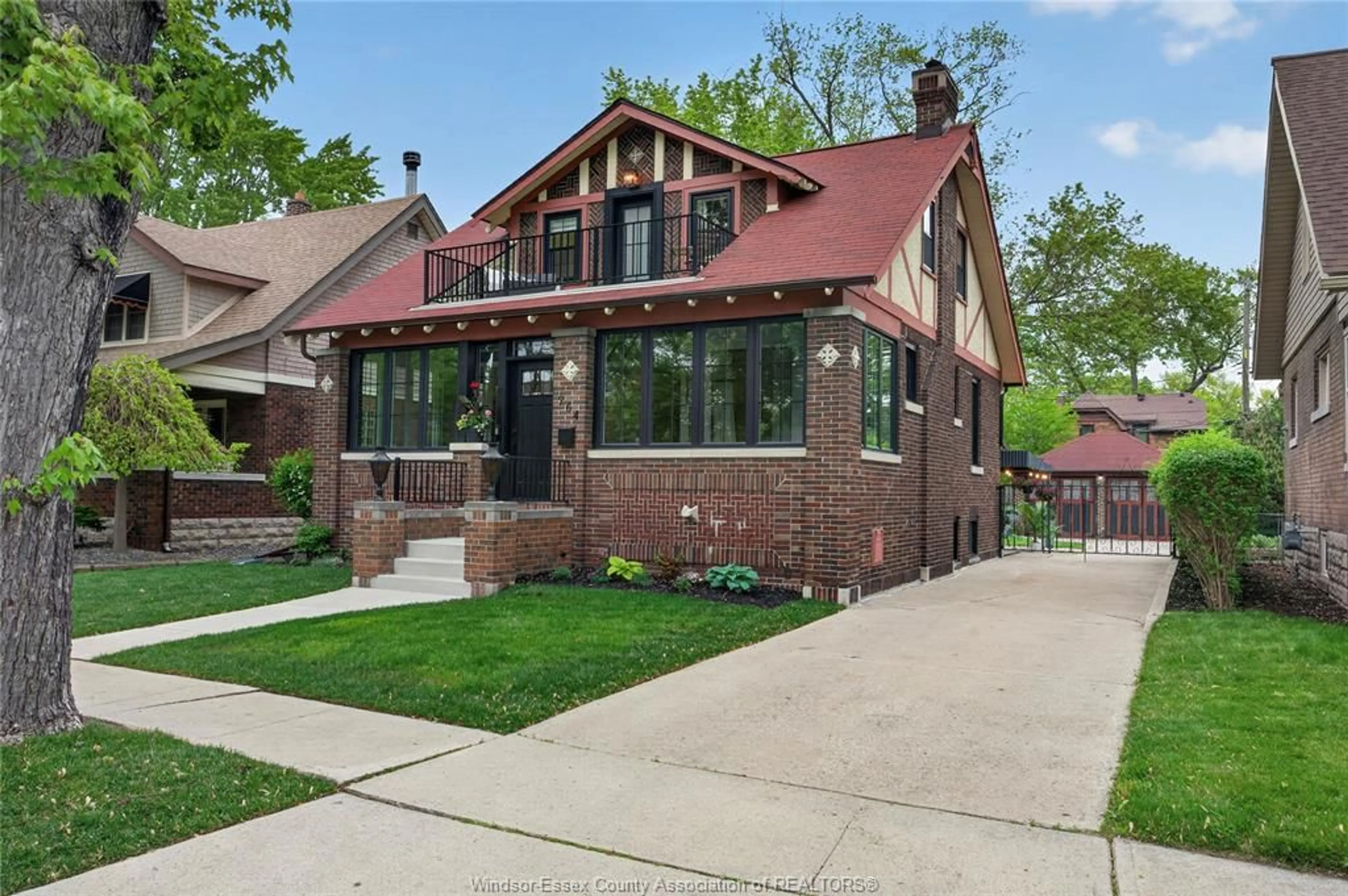 Home with brick exterior material, street for 264 Thompson Blvd., Windsor Ontario N8S 2G4
