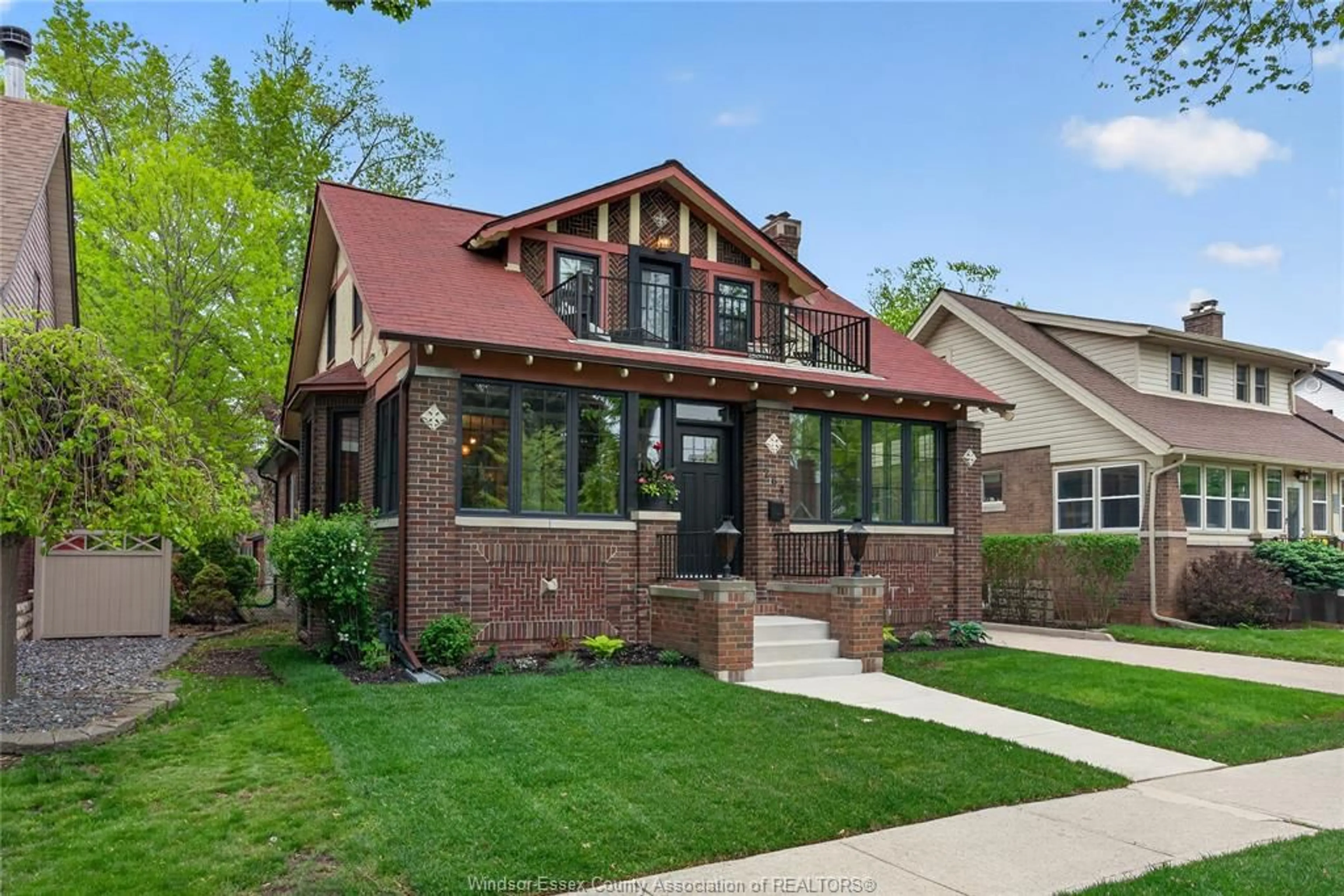 Home with brick exterior material, street for 264 Thompson Blvd., Windsor Ontario N8S 2G4