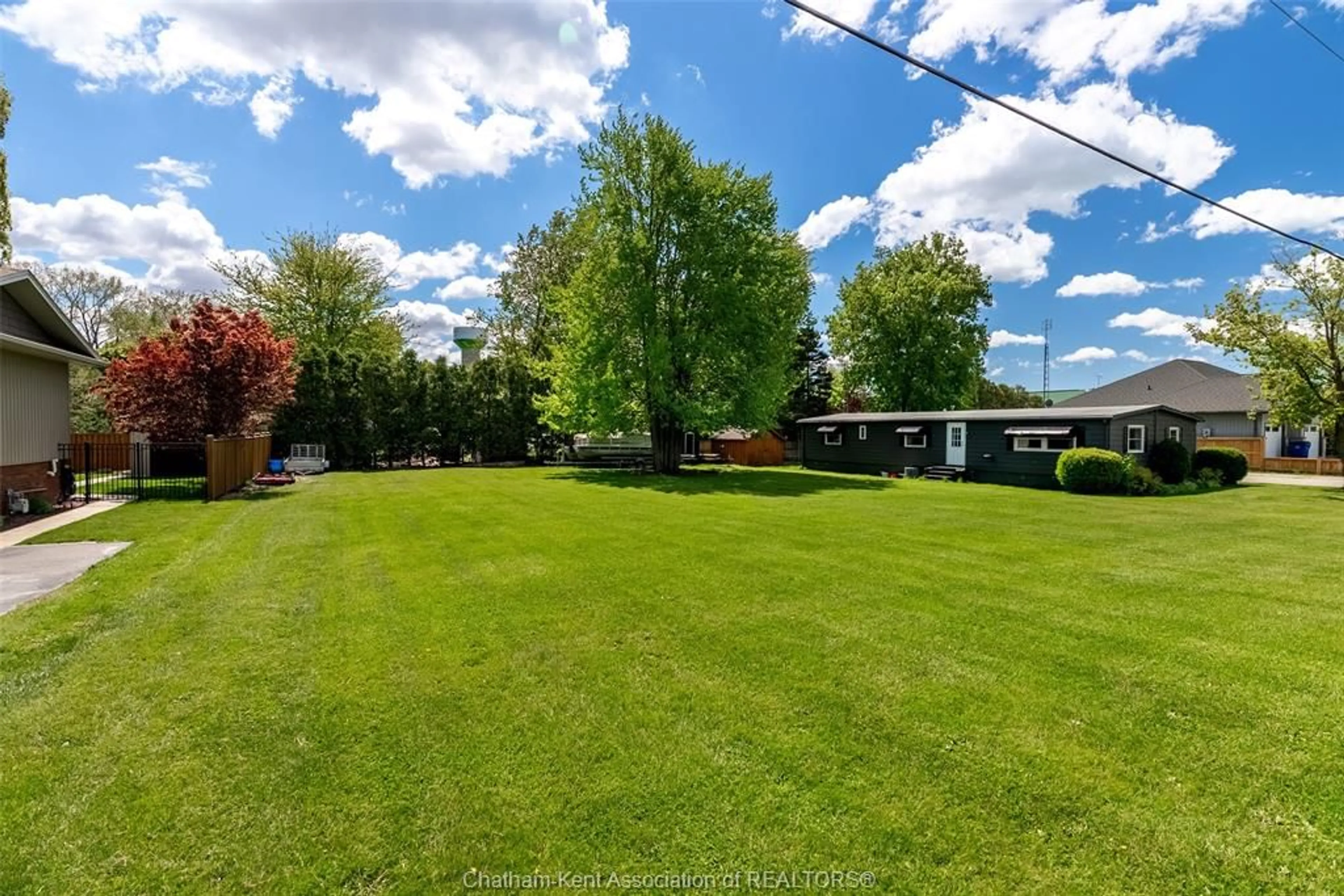 A pic from outside/outdoor area/front of a property/back of a property/a pic from drone, unknown for 7 Taylor St, Mitchell's Bay Ontario N0P 1L0