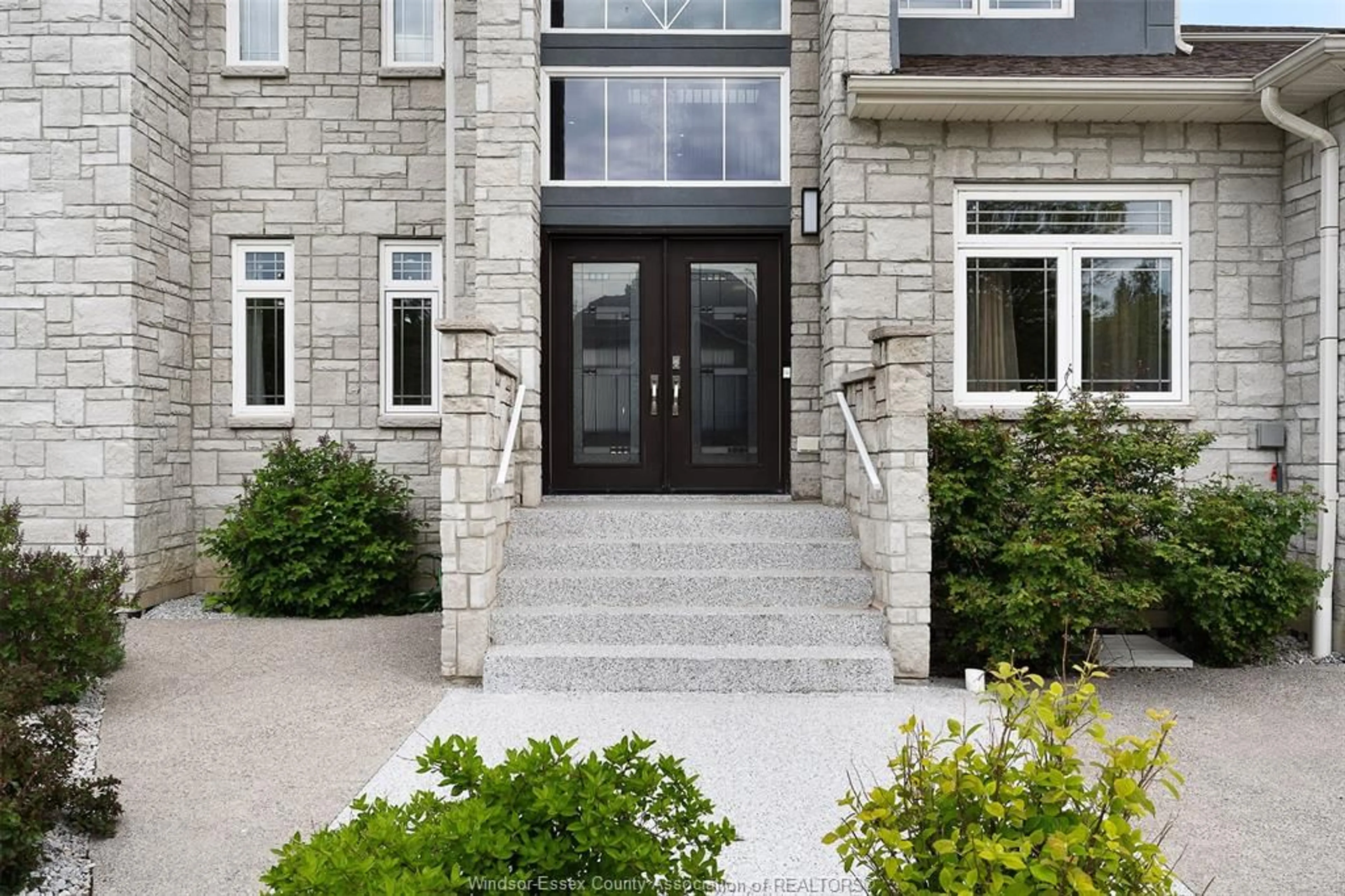 Unknown for 300 SHOREVIEW Cir, Windsor Ontario N8P 1M7