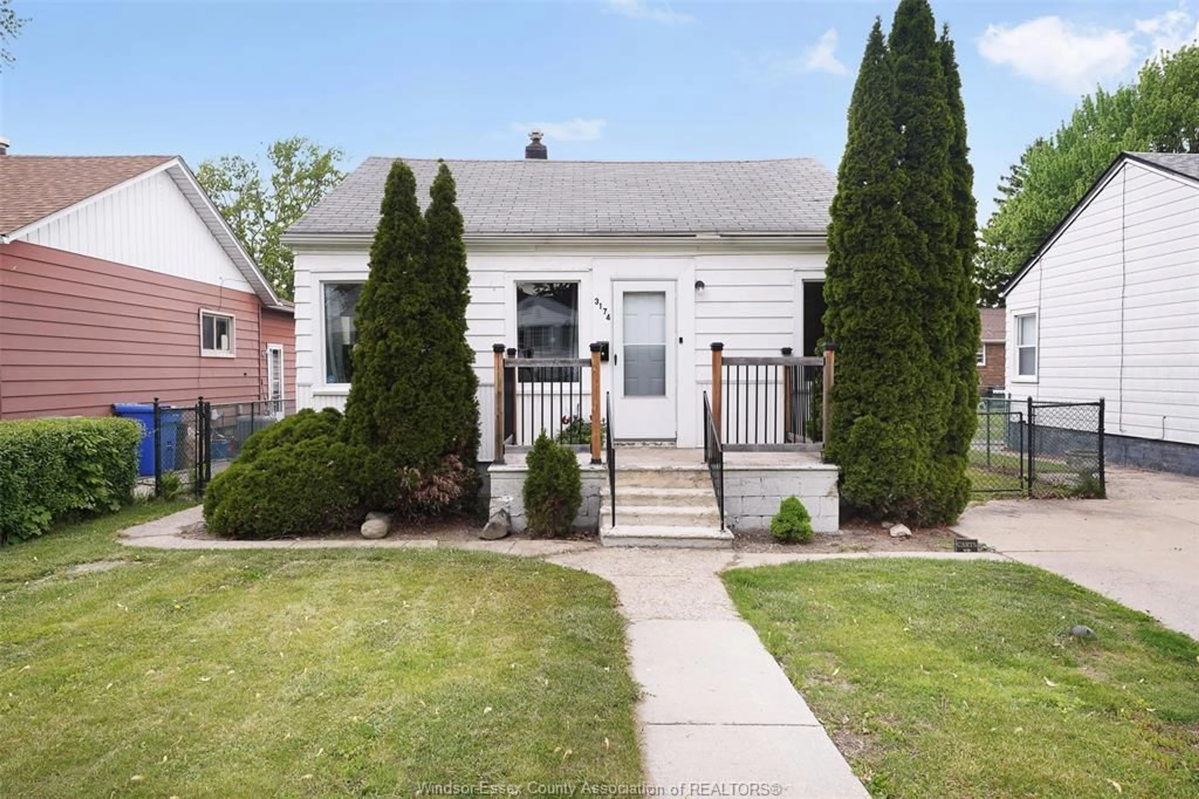 Home with vinyl exterior material, street for 3174 Manchester Rd, Windsor Ontario N9C 1X8