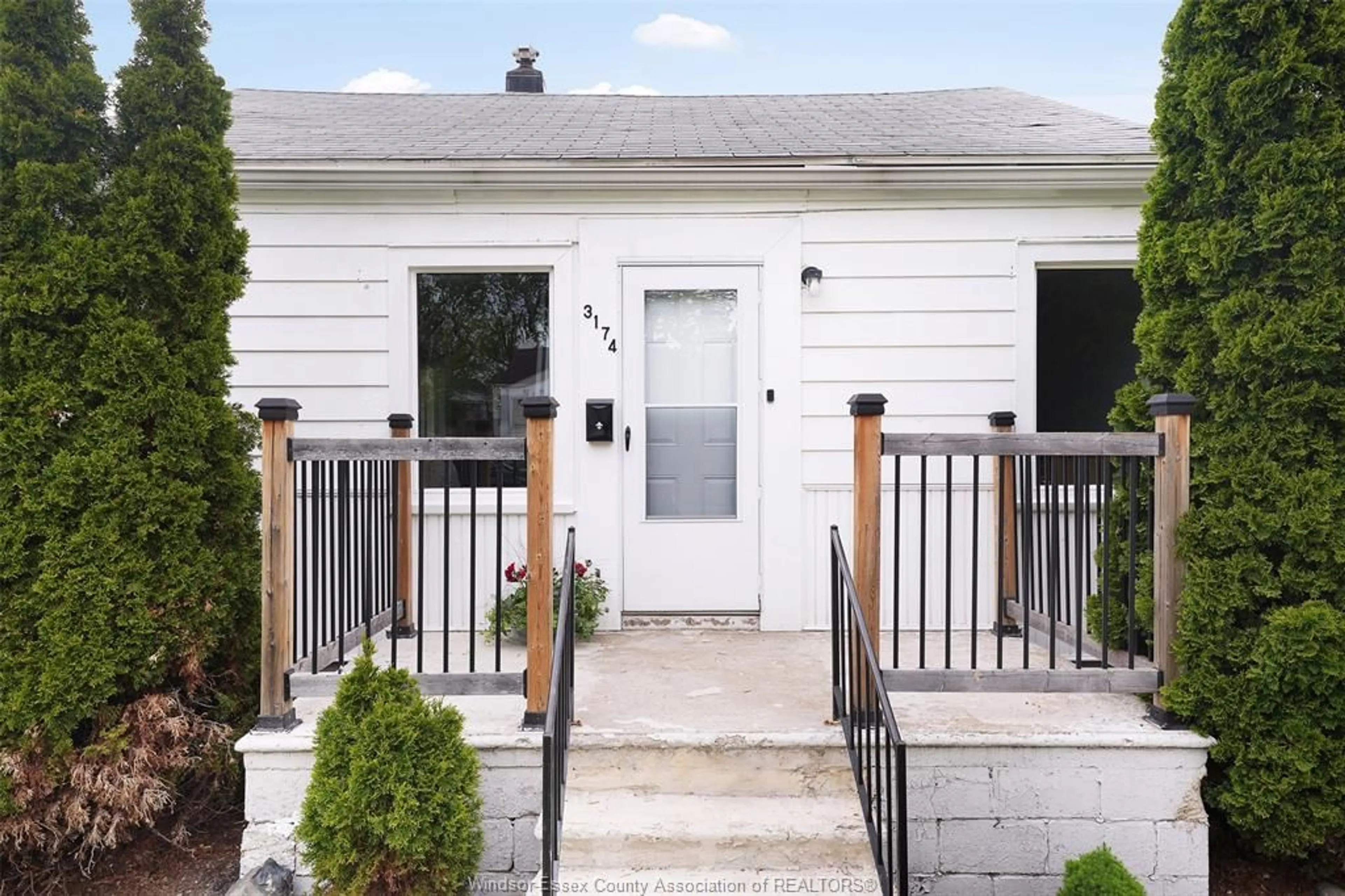 Home with vinyl exterior material, street for 3174 Manchester Rd, Windsor Ontario N9C 1X8