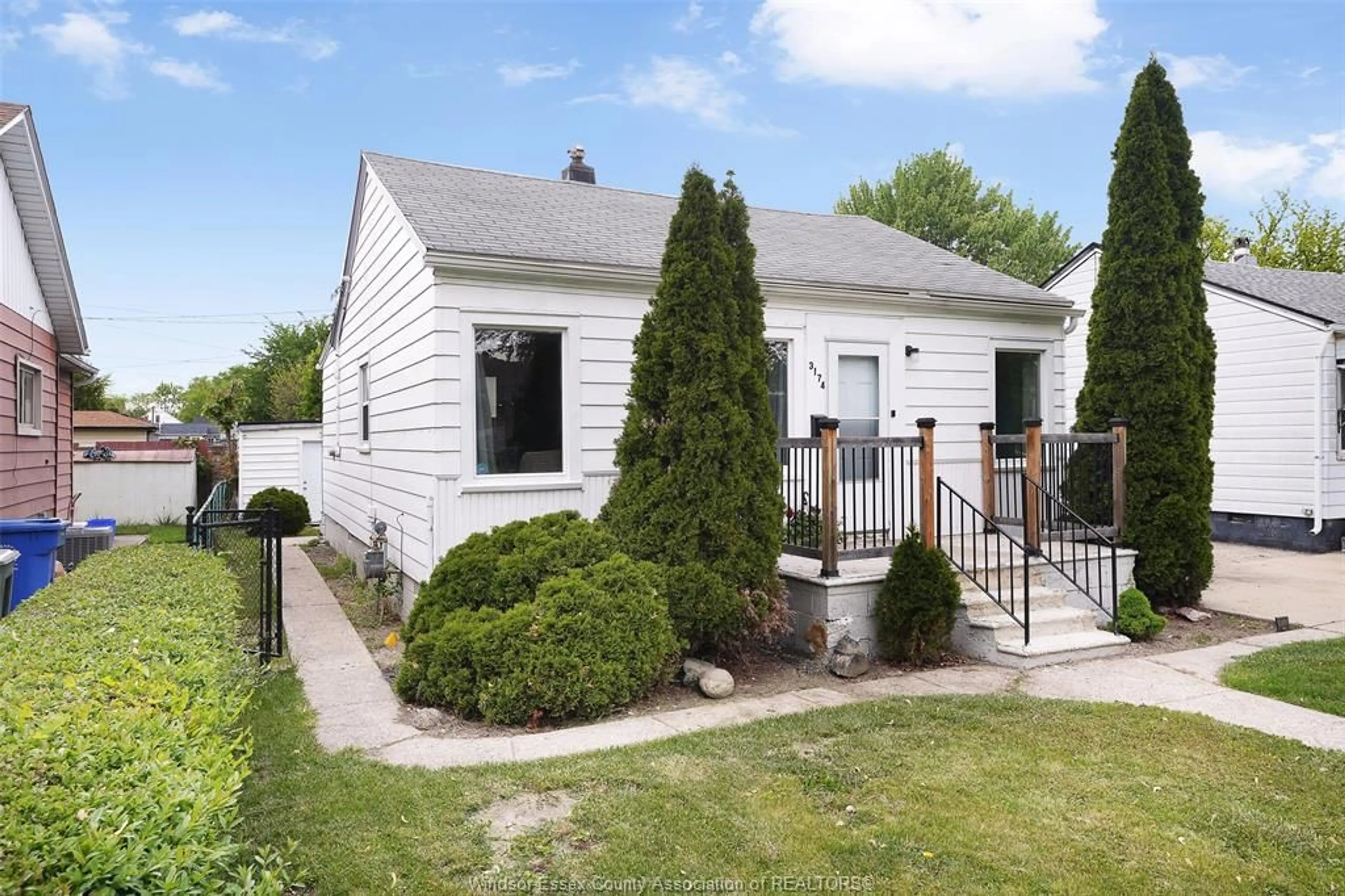 Home with vinyl exterior material, street for 3174 Manchester Rd, Windsor Ontario N9C 1X8