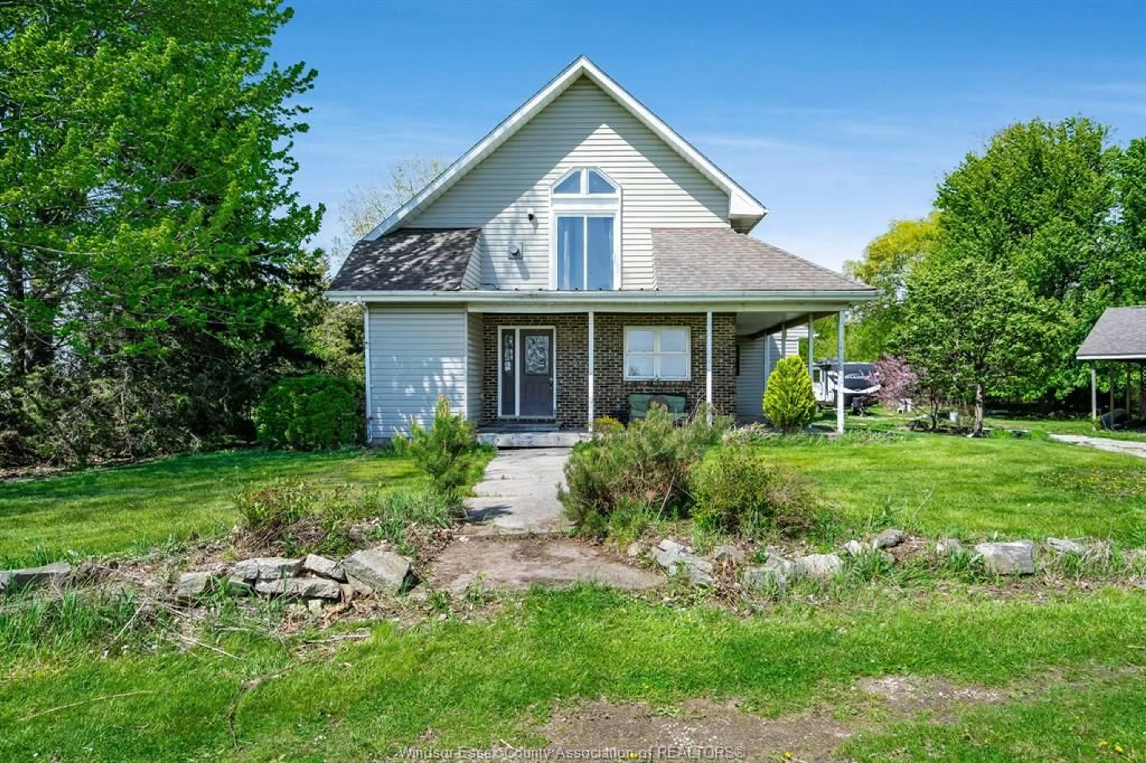 Home with vinyl exterior material, unknown for 6318 Concession 6, Essex Ontario N0R 1G0